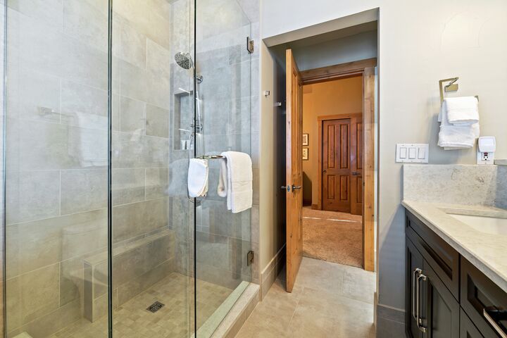 #225 - Master Ensuite Bathroom