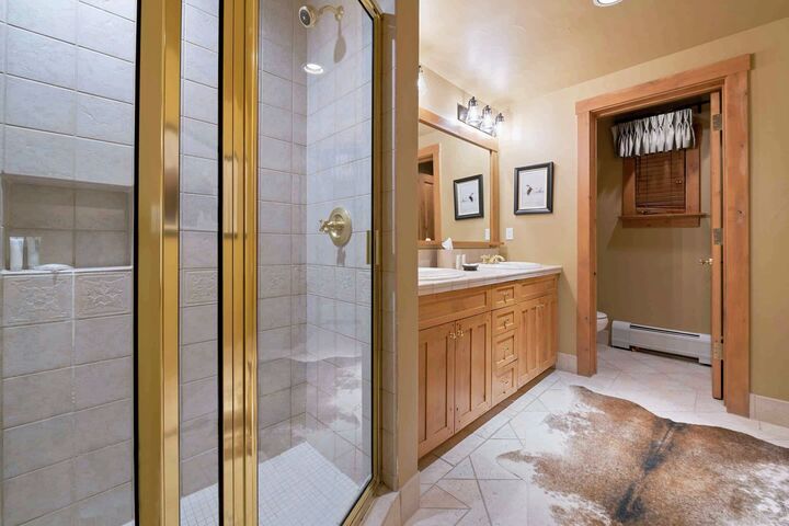 #215 - Master Ensuite Bathroom