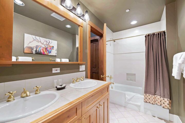 #215 - Bathroom