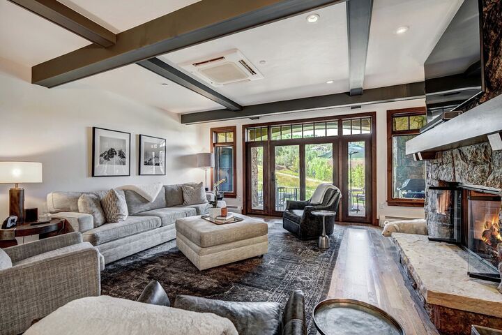 3 Bdrm Platinum - Living Area