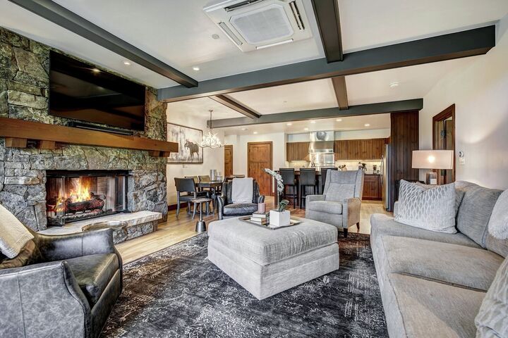 3 Bdrm Platinum - Living Area