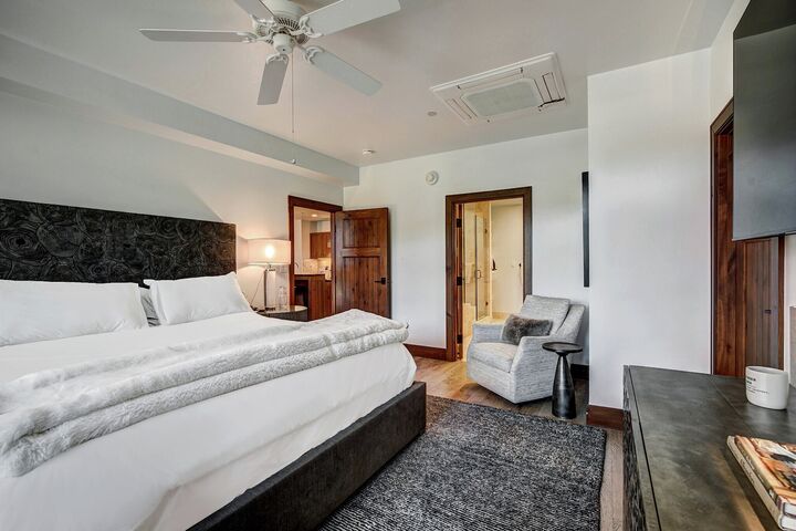 3 Bdrm Platinum - Master Bedroom