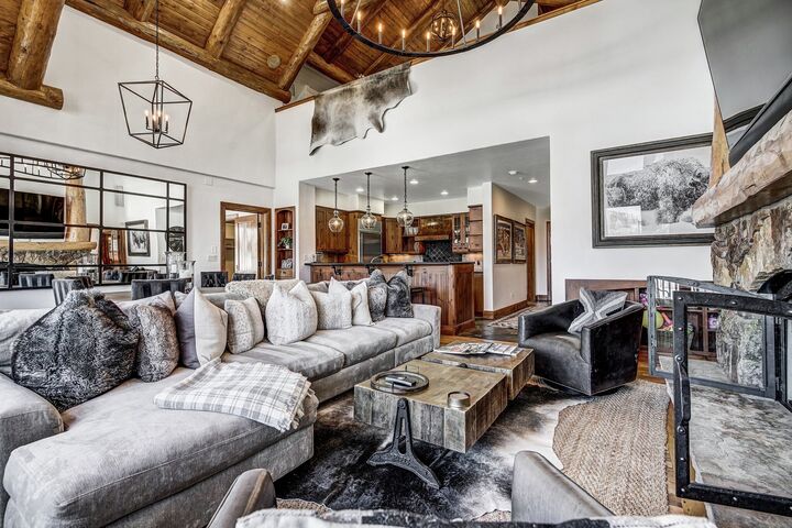 4 Bdrm + Loft Platinum - Living Area