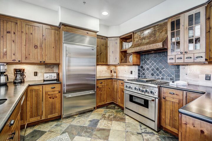 4 Bdrm + Loft Platinum - Kitchen
