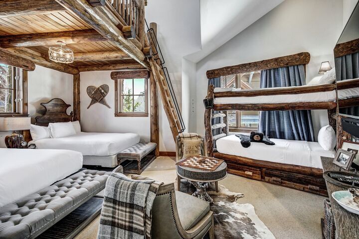 4 Bdrm + Loft Platinum - Bedroom
