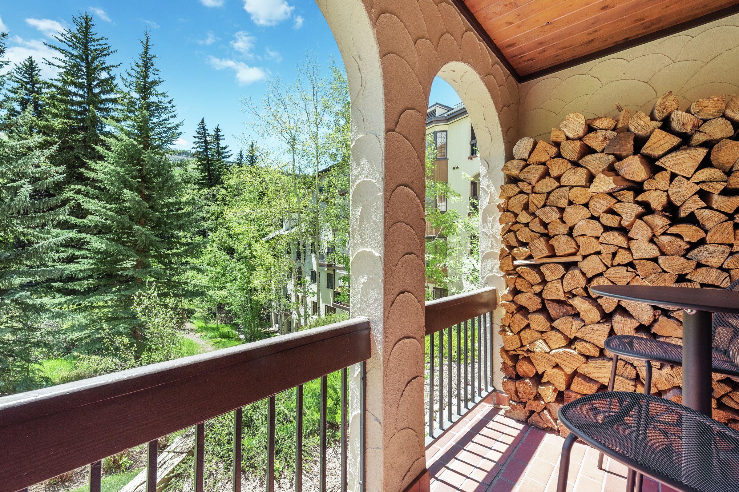 #B120 - Balcony