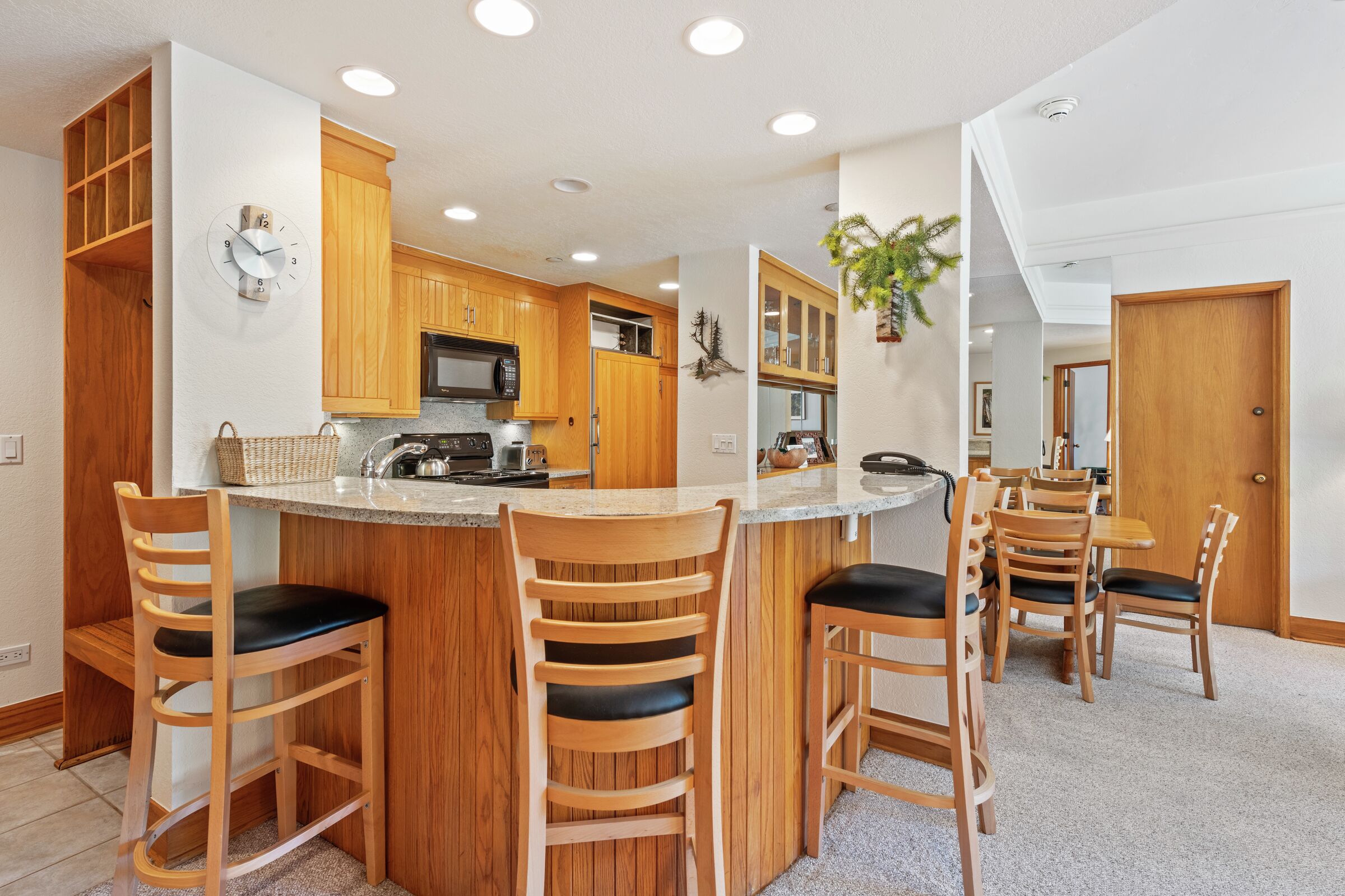 #B120 - Kitchen Bar