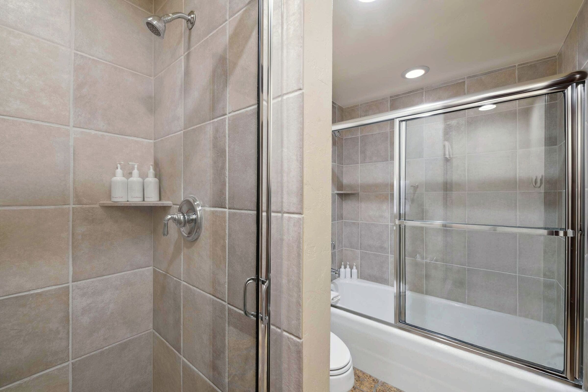 #E345 - Deluxe Lodge Room Bathroom