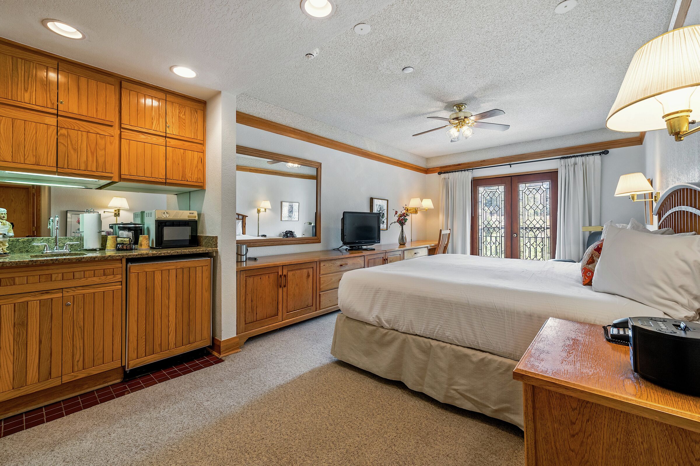 #C335 - Deluxe Lodge Room