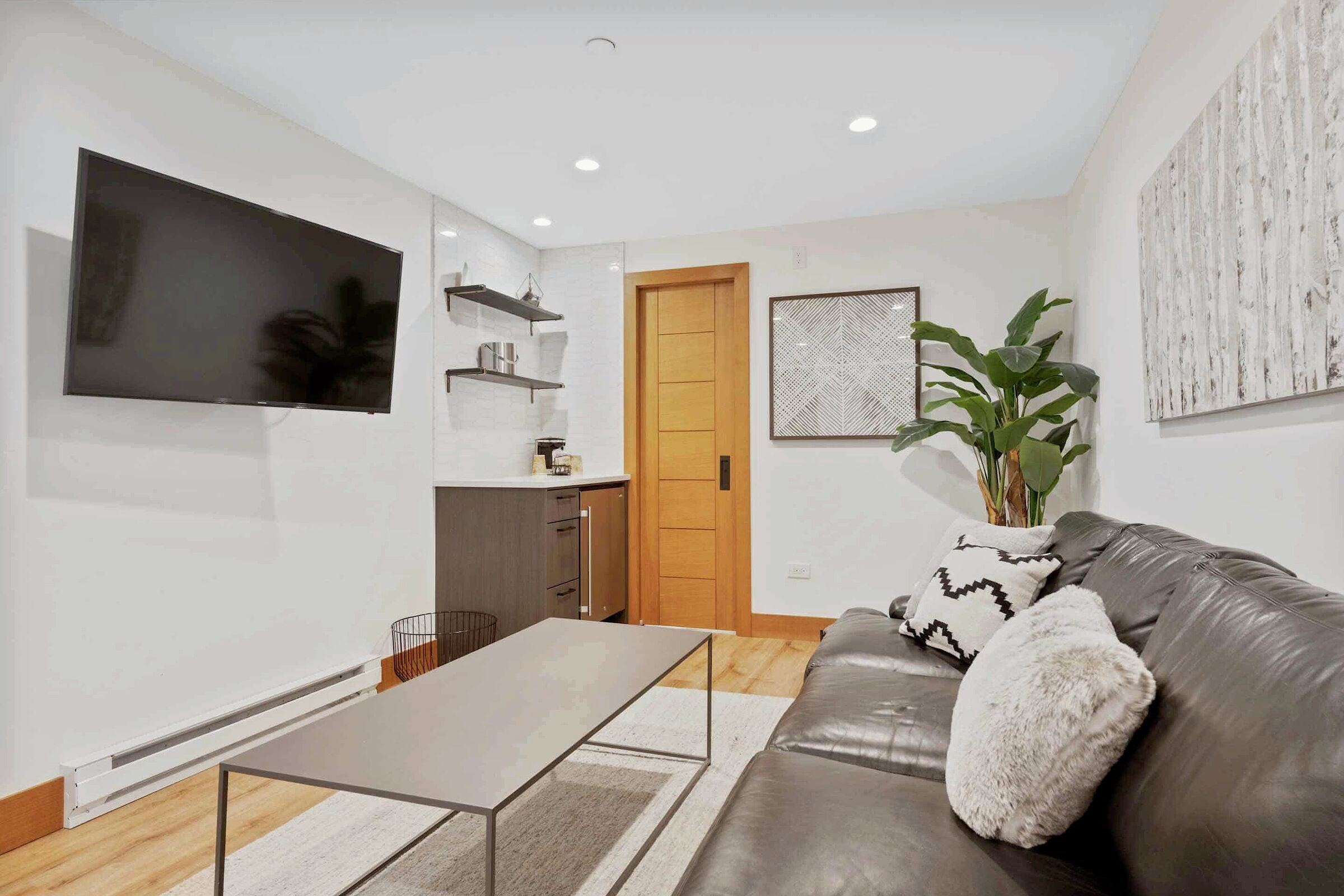 #C345 - Deluxe Lodge Room
