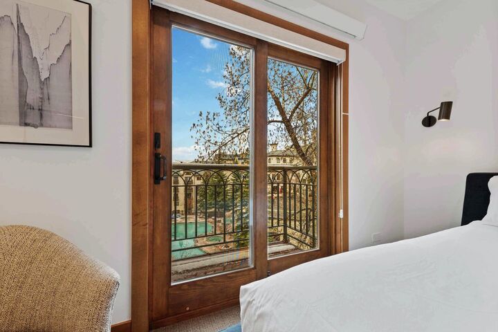 Deluxe Lodge Room Balcony