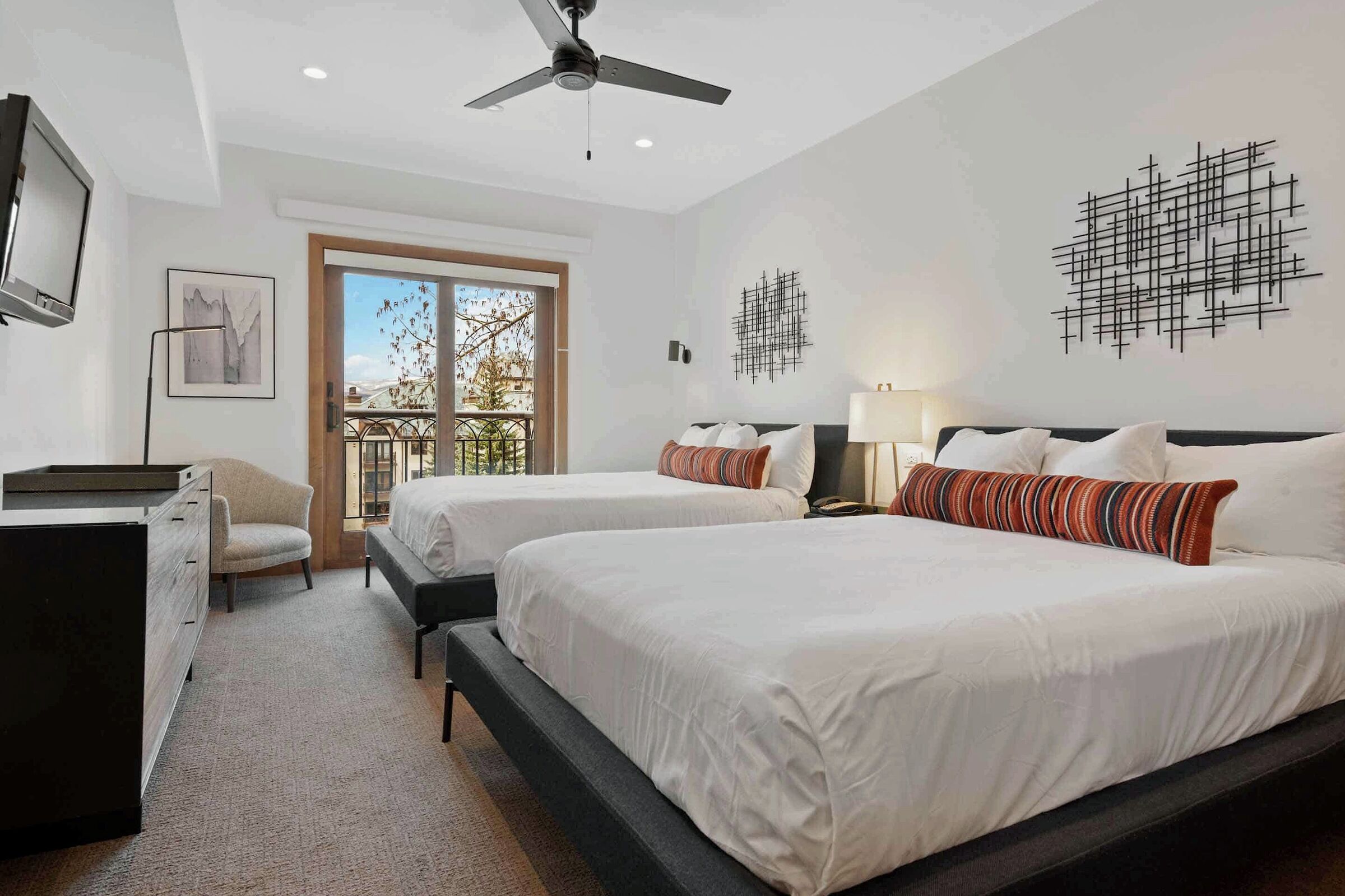 #C345 - Deluxe Lodge Room