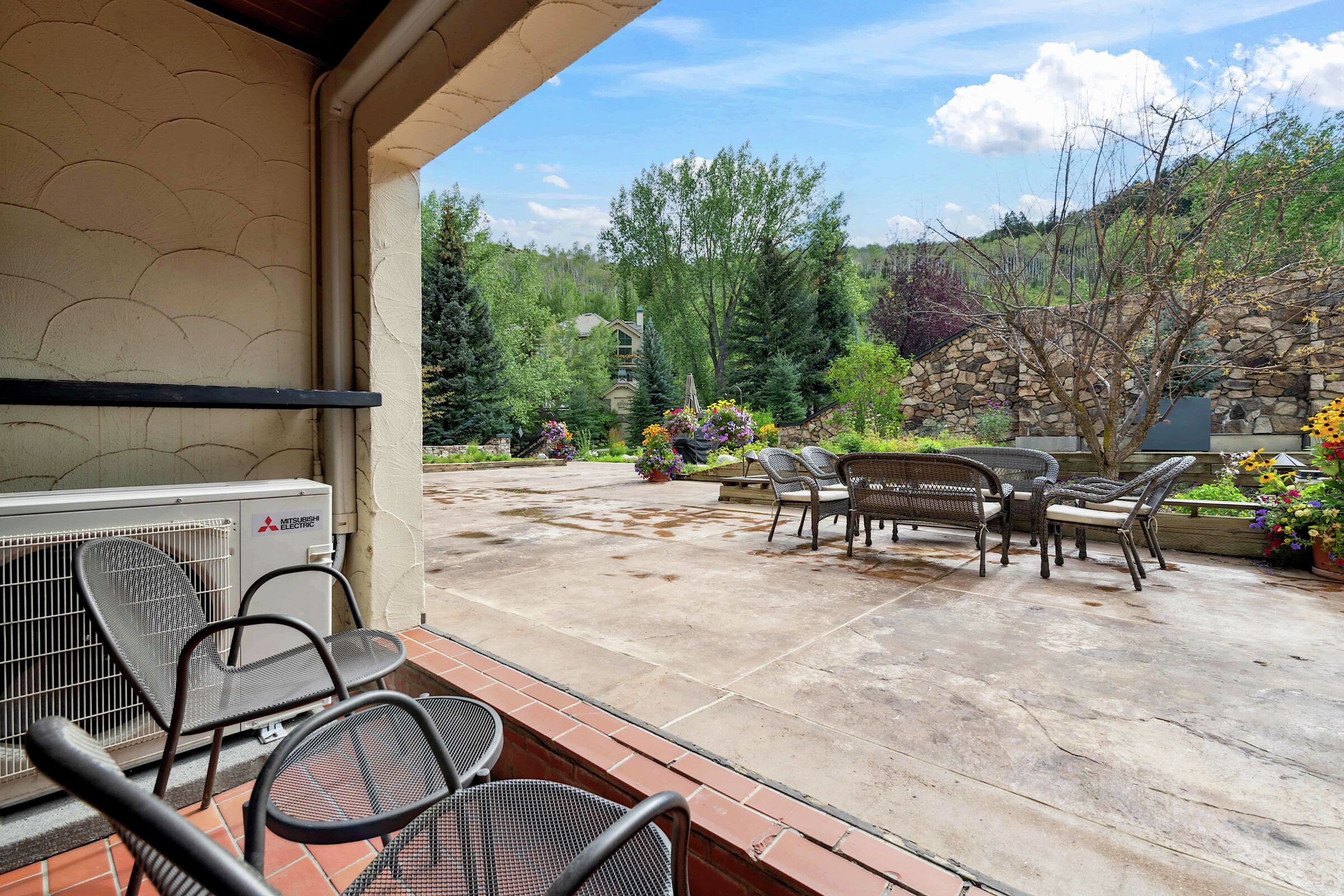 #F230 - Patio