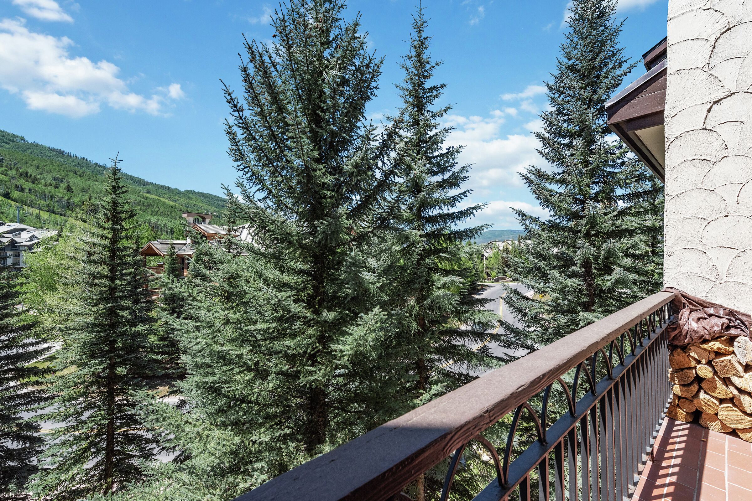 #L011 - Balcony 
