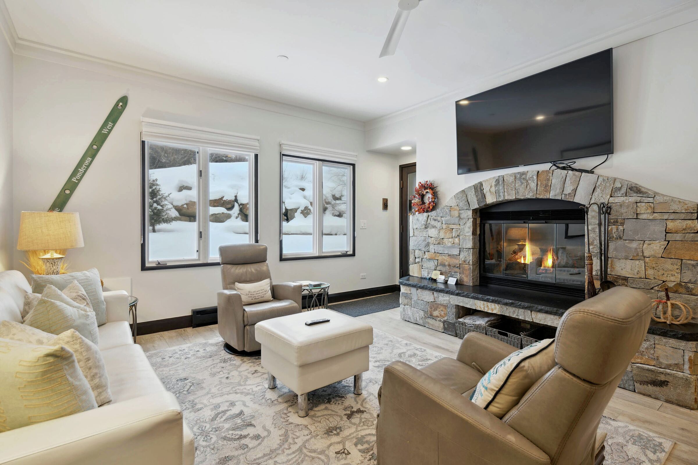 #B130 - Living Area
