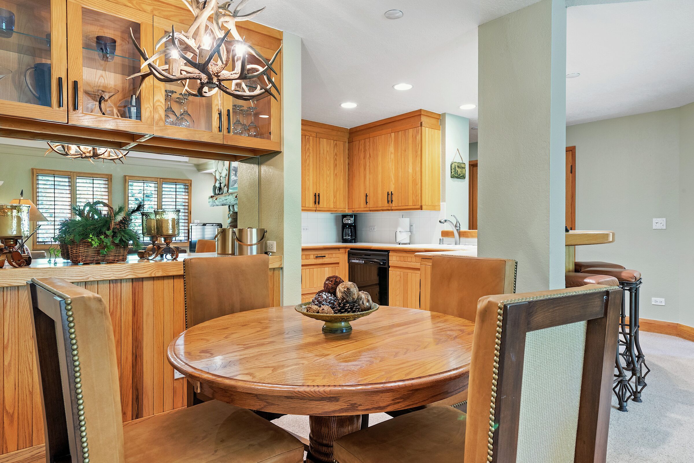 #B140 - Dining Room