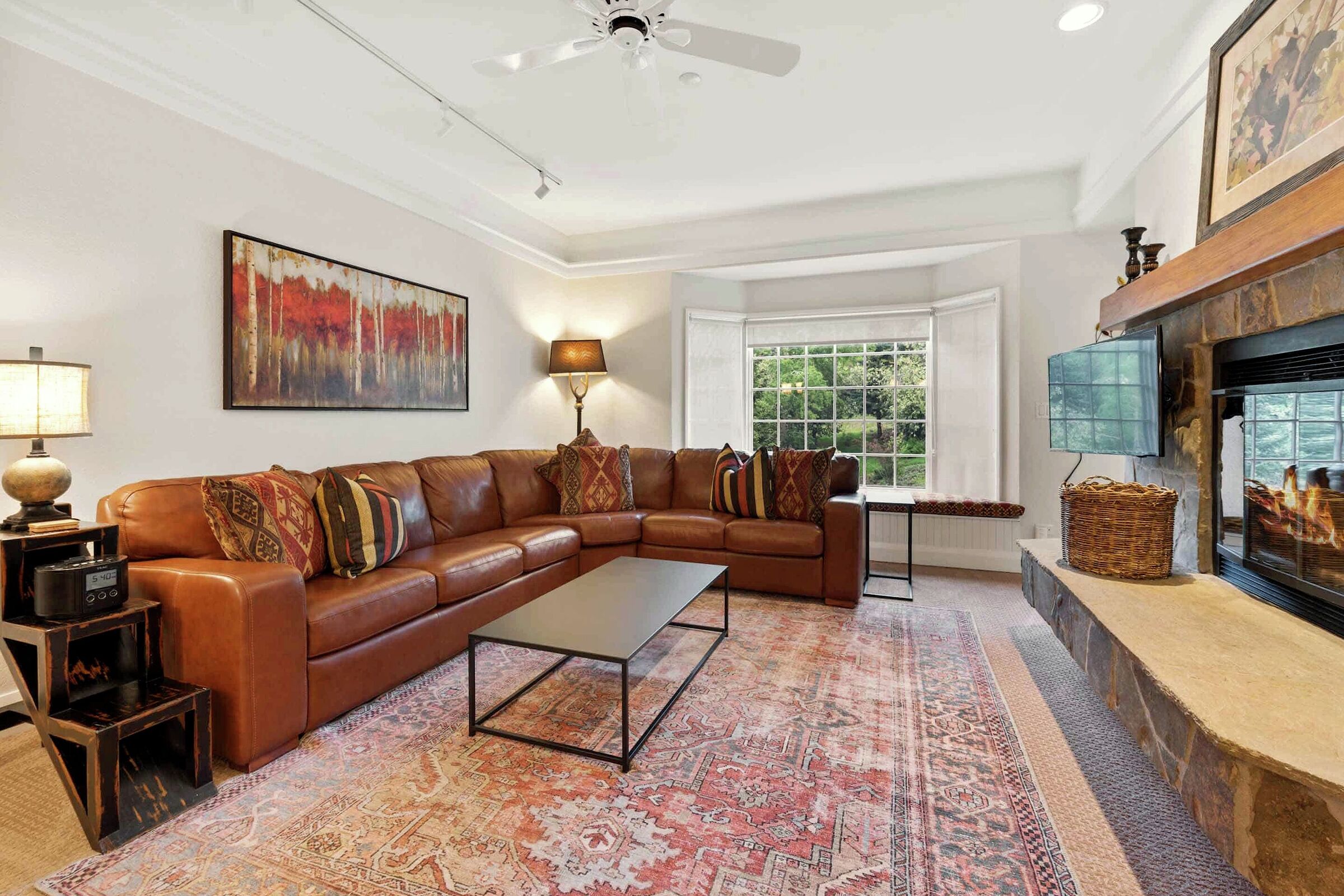#B330 - Living Area