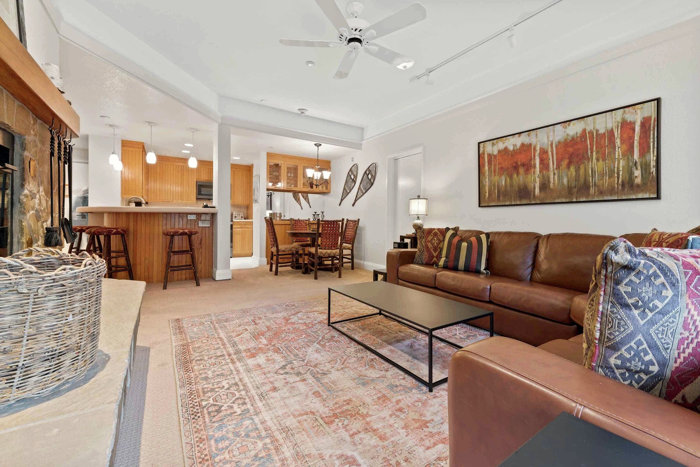#B330 - Living Area