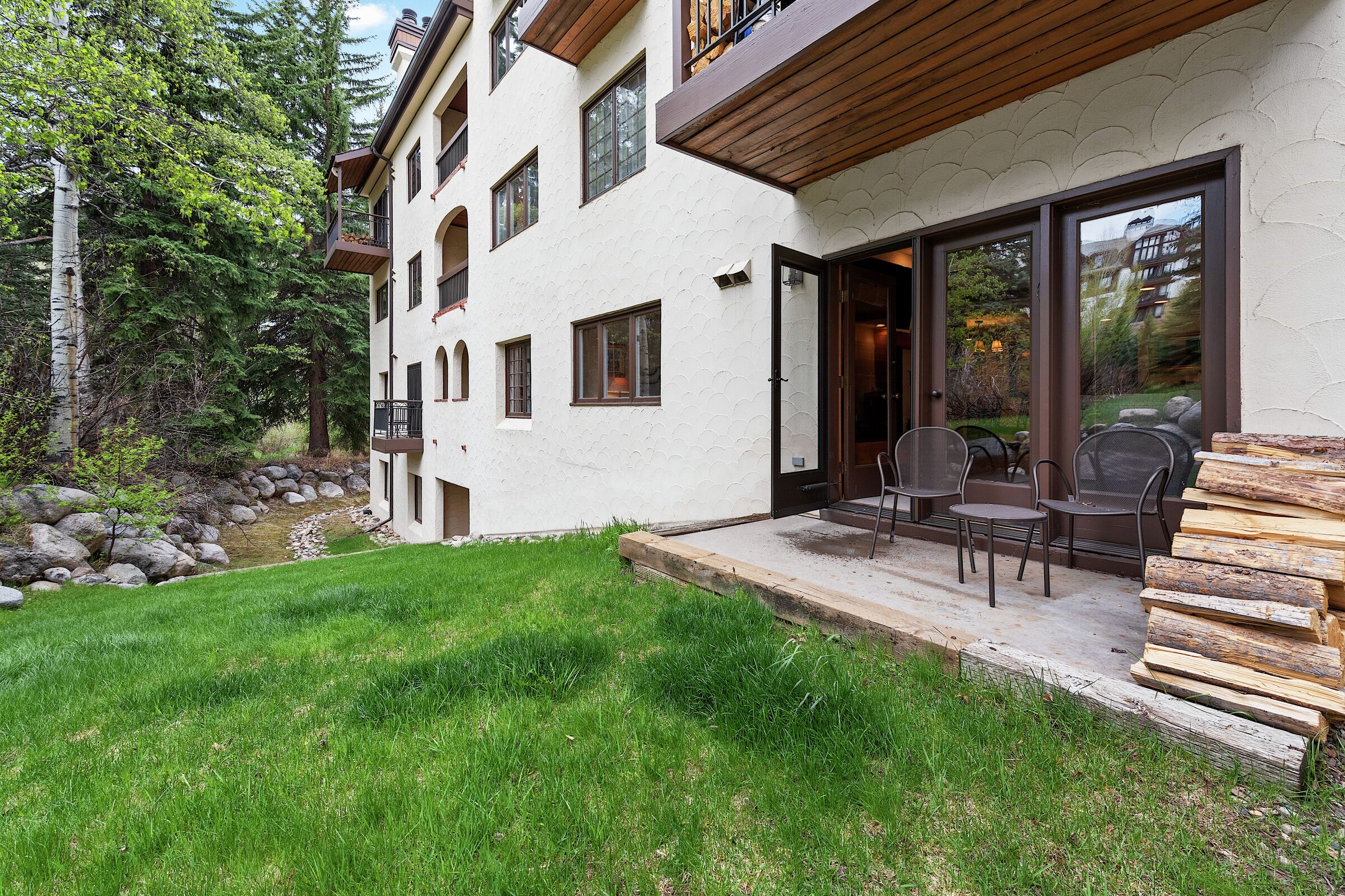 #C030 - Patio