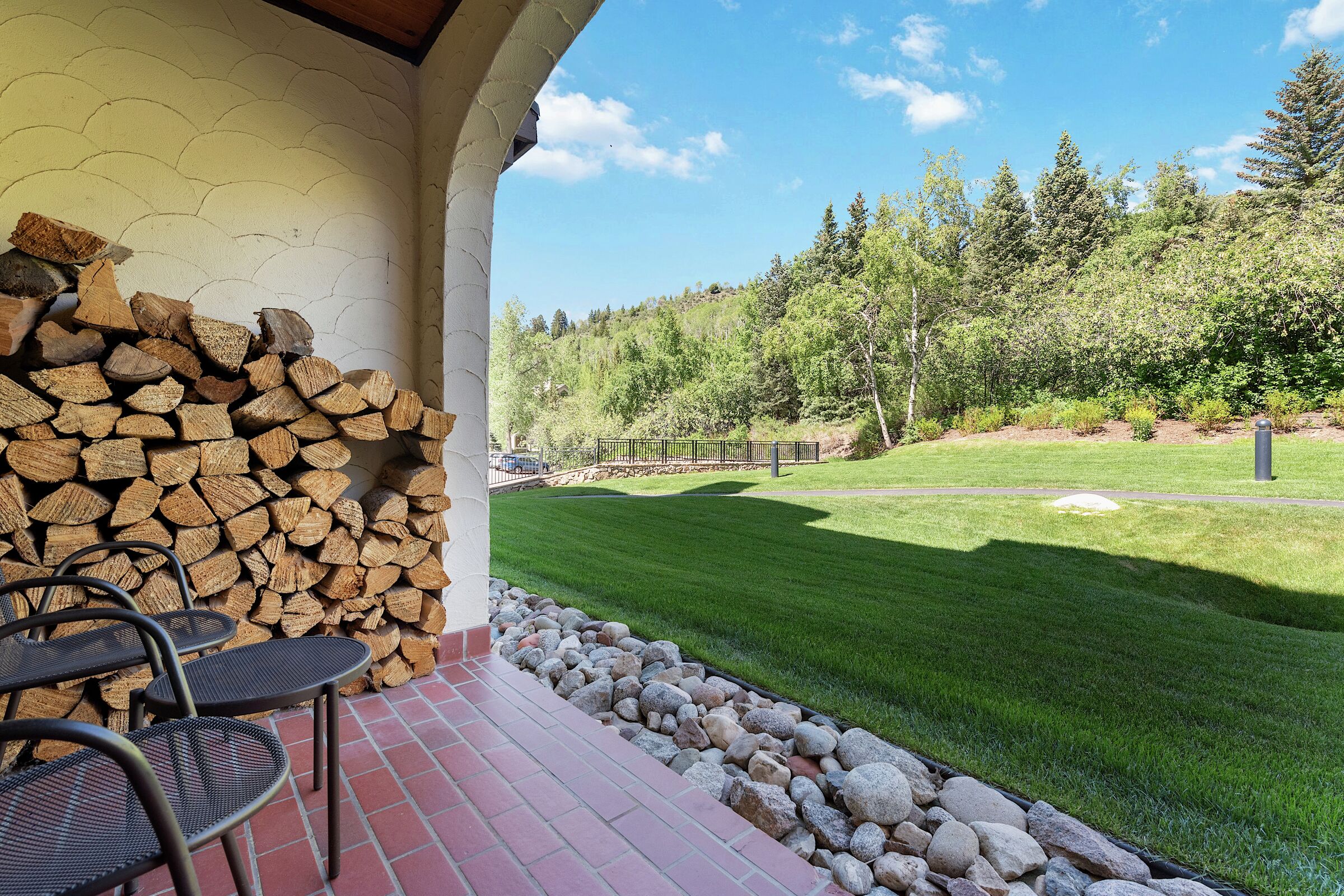 #D210 - Patio
