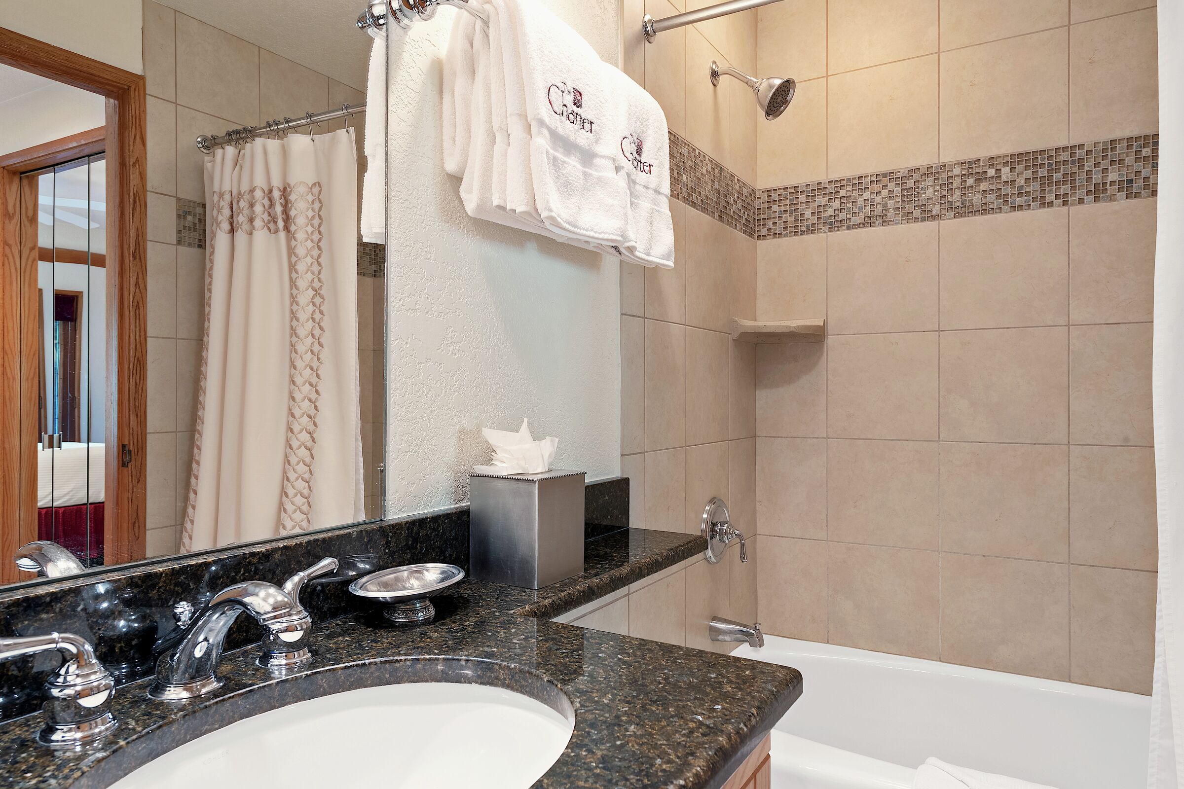 #D210 - Ensuite Bathroom