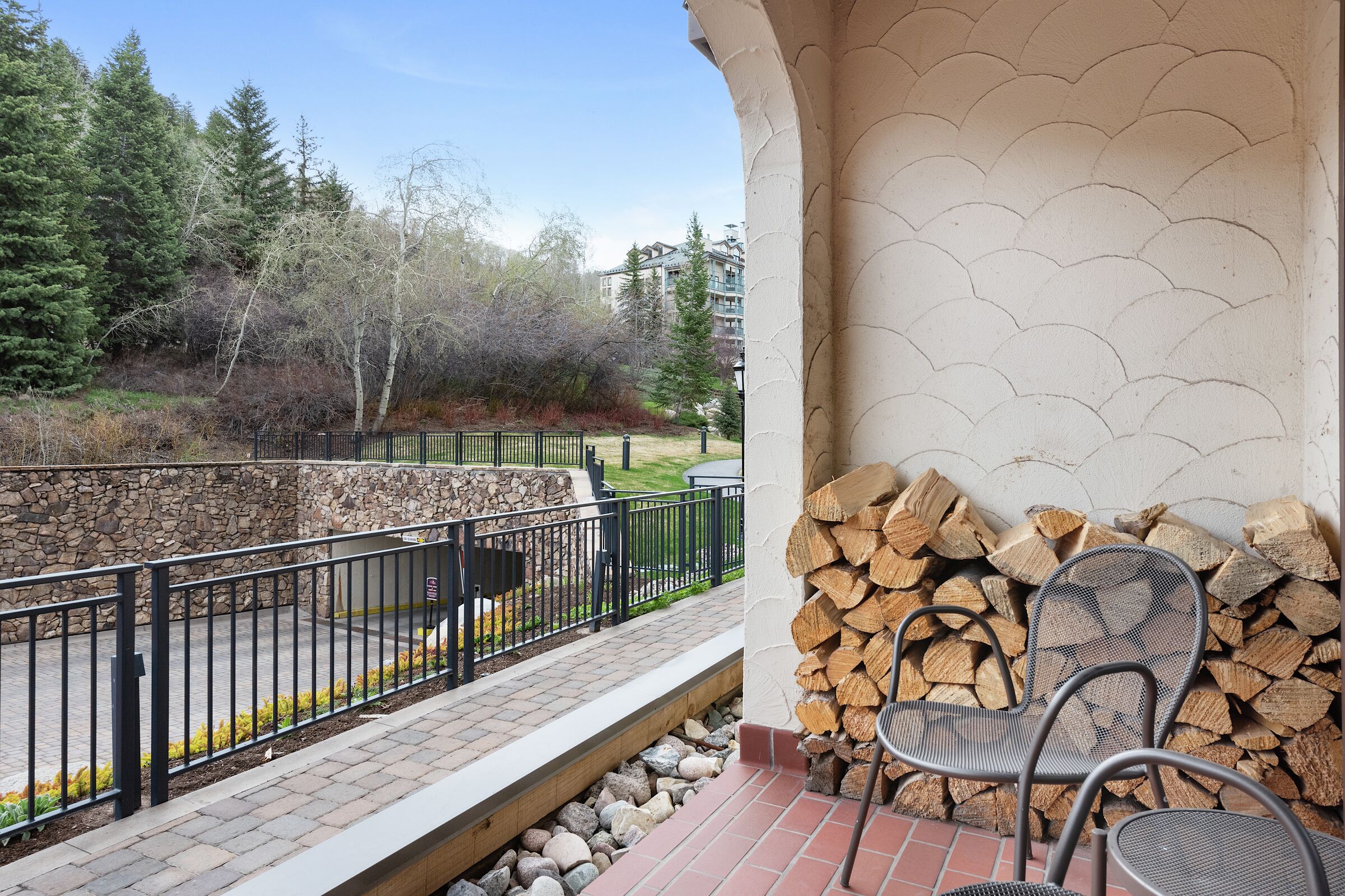 #D270 - Patio