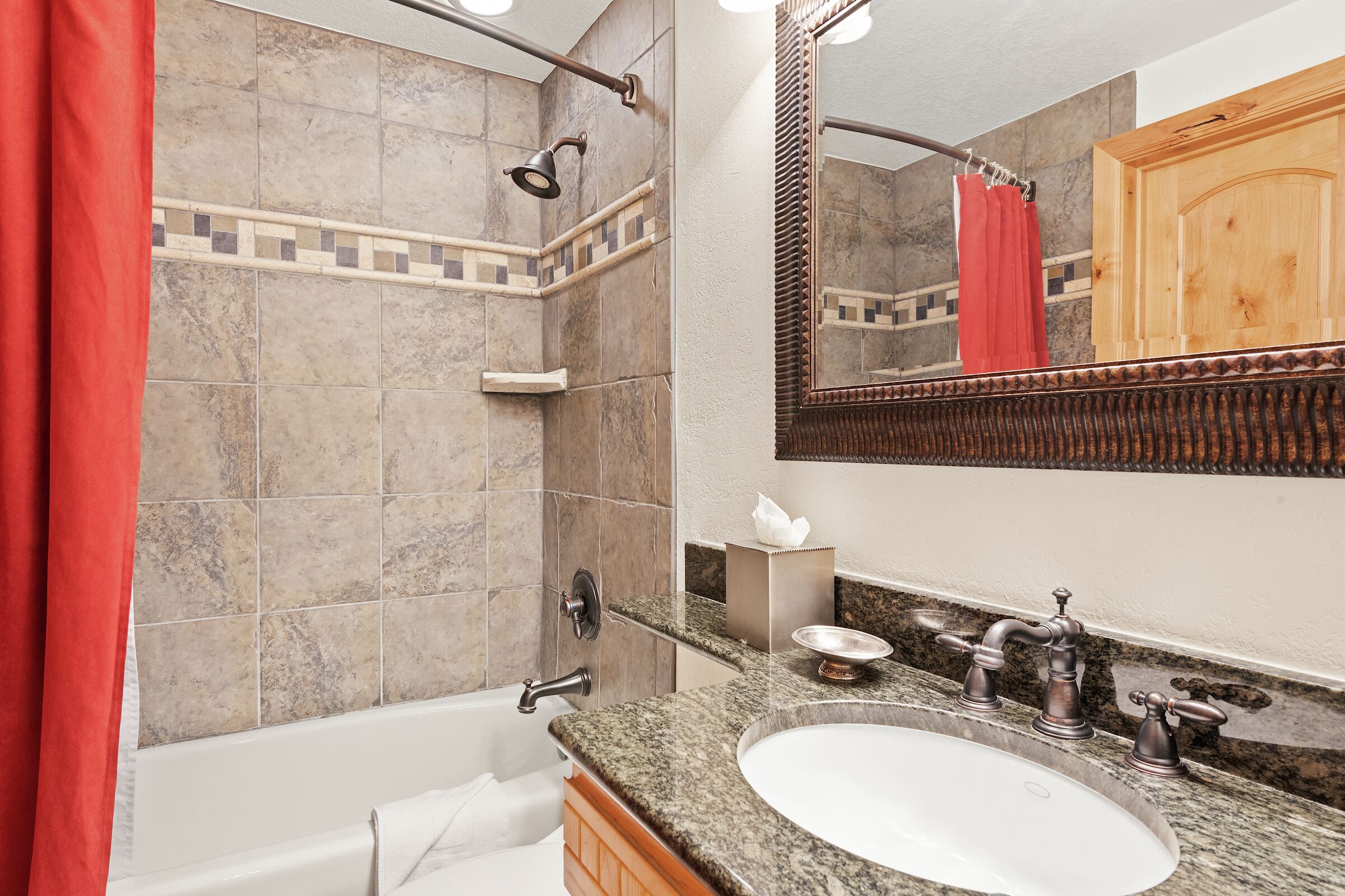 #D270 - Ensuite Bathroom