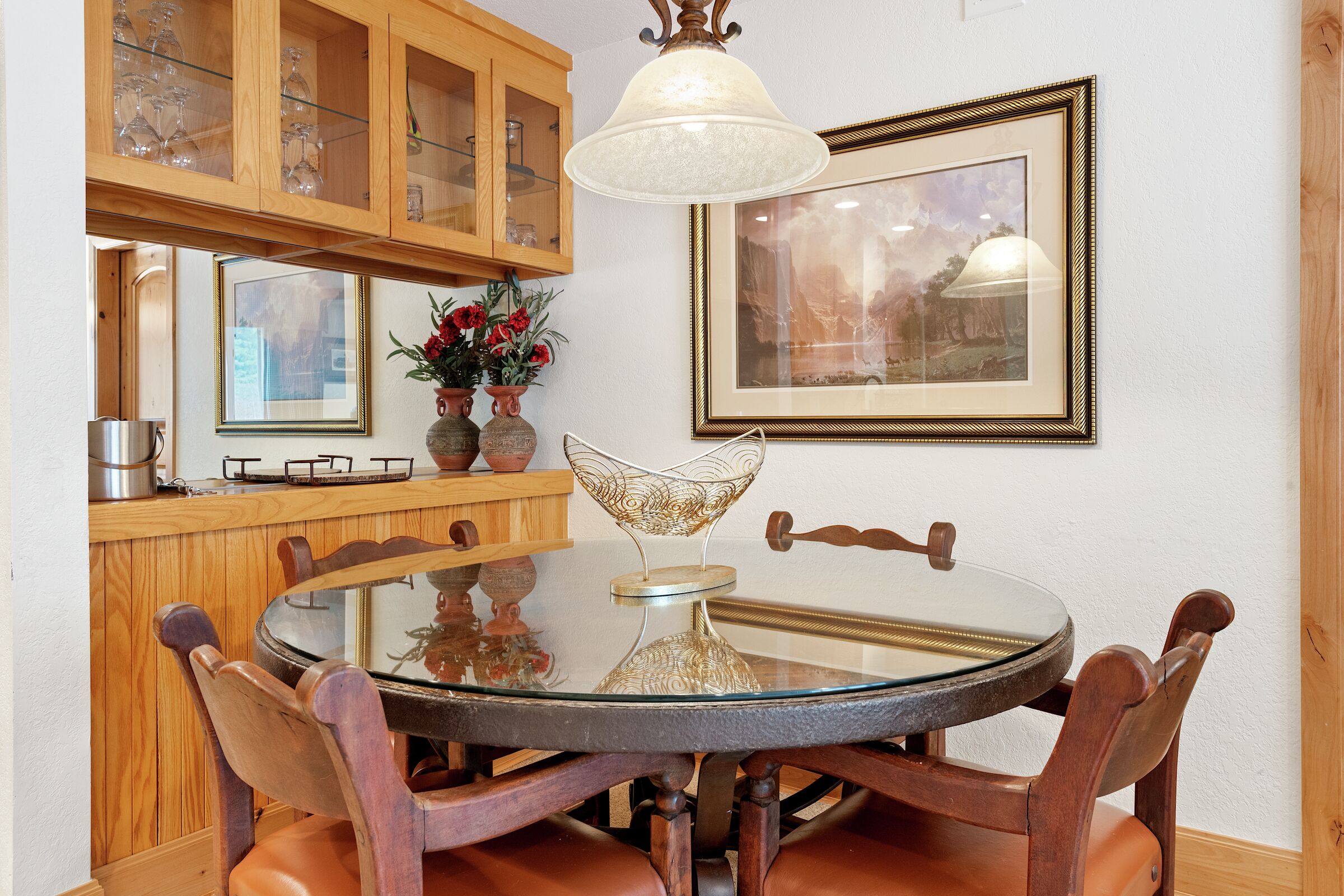 #D270 - Dining Area