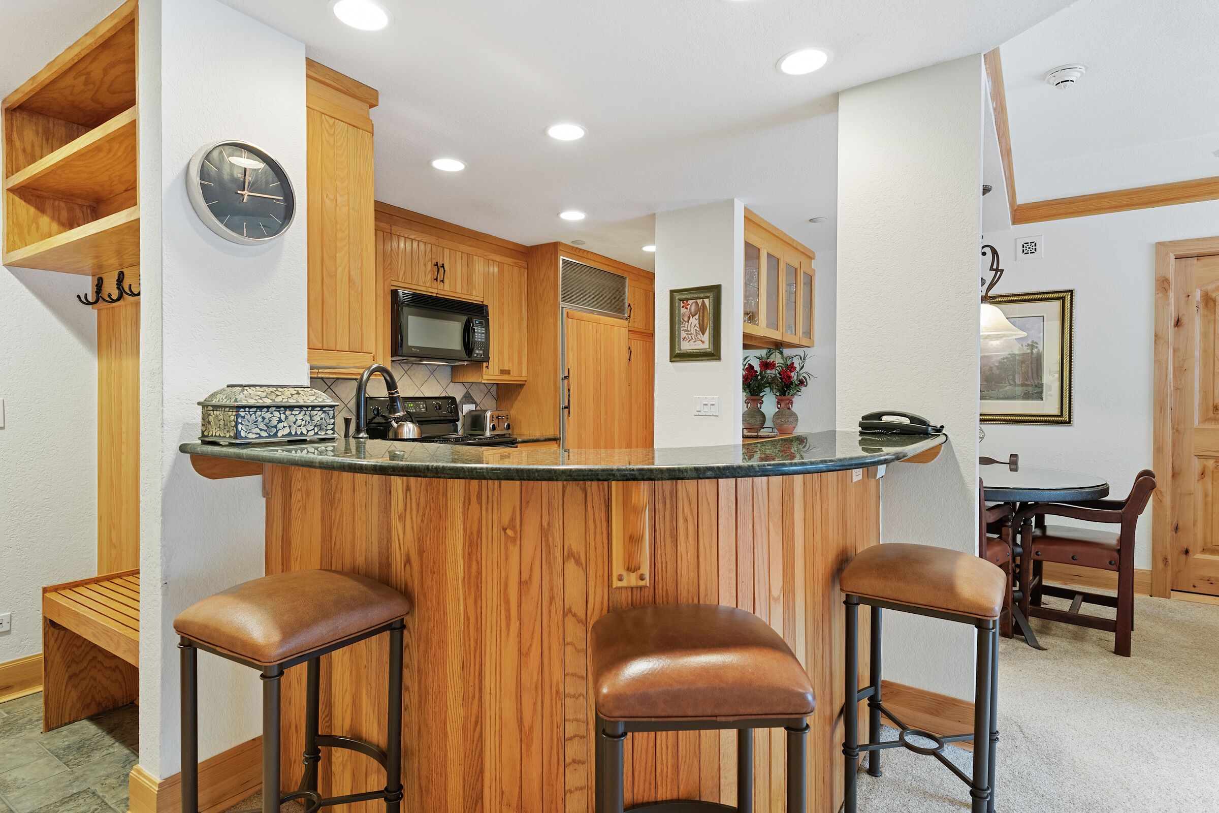 #D270 - Kitchen Bar