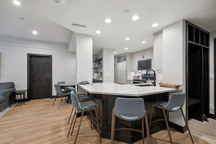 Dining Area & Kitchen
