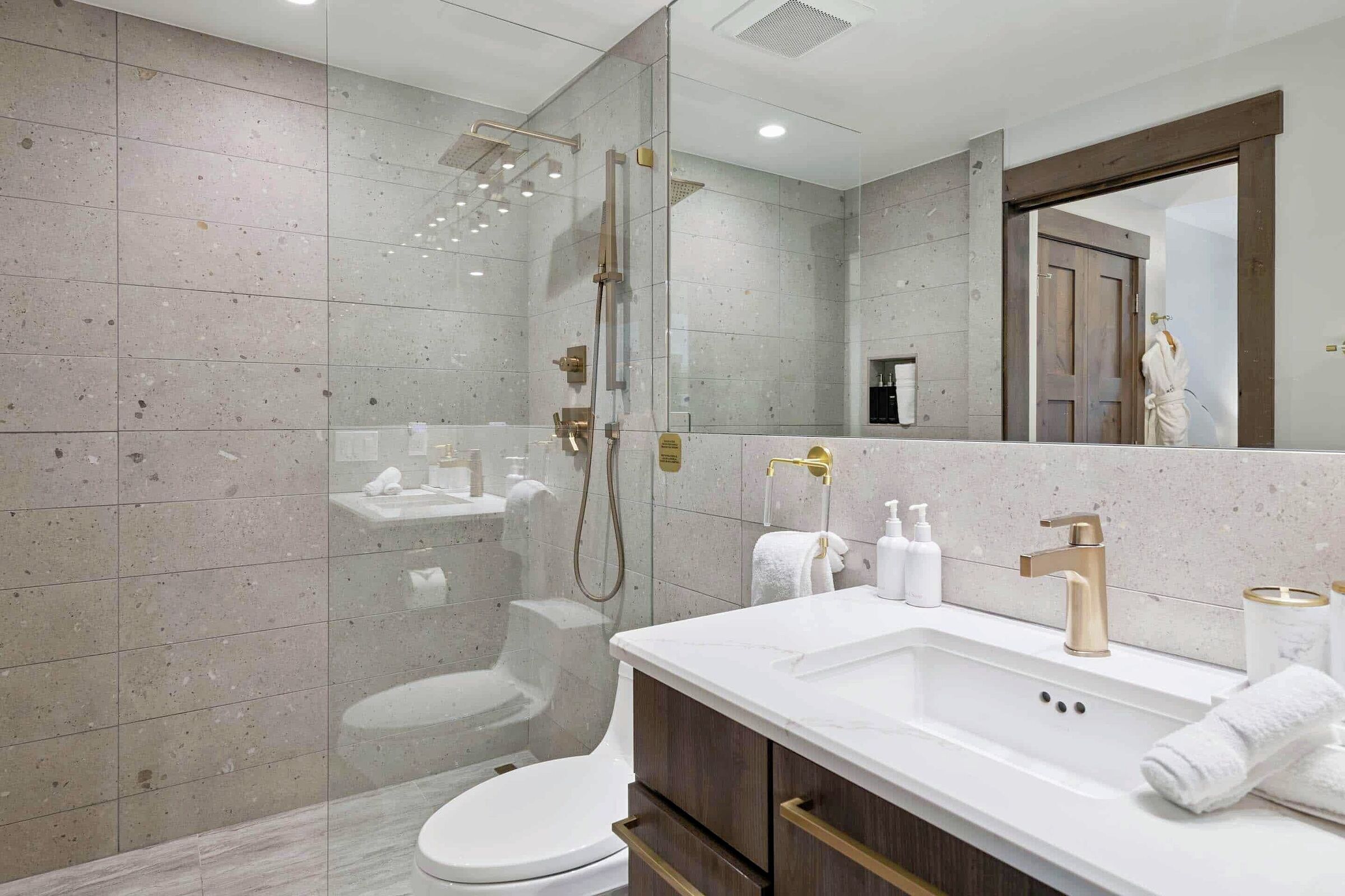 #D350 - Ensuite Bathroom