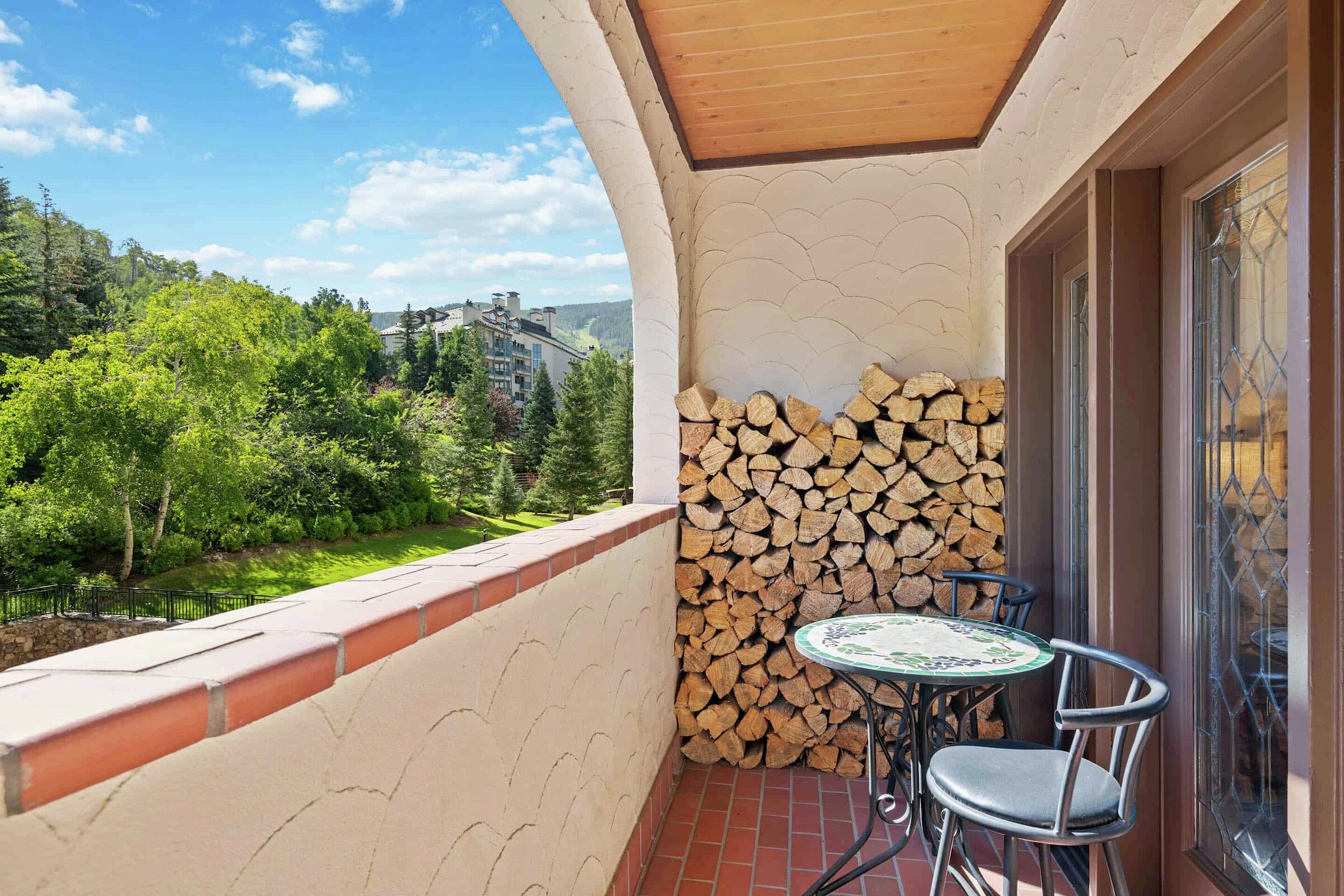 #D370 - Balcony