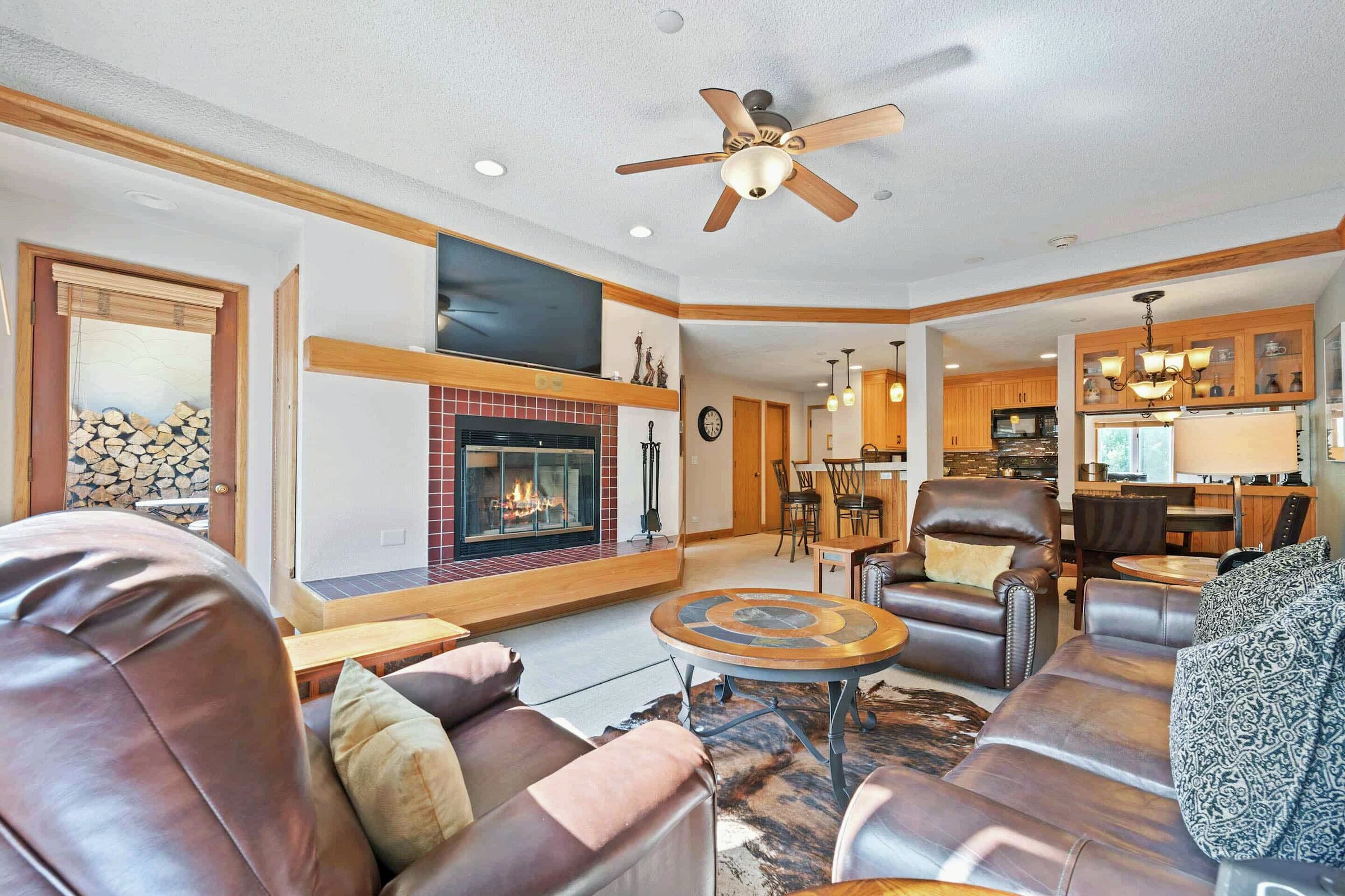 #D370 - Living Area