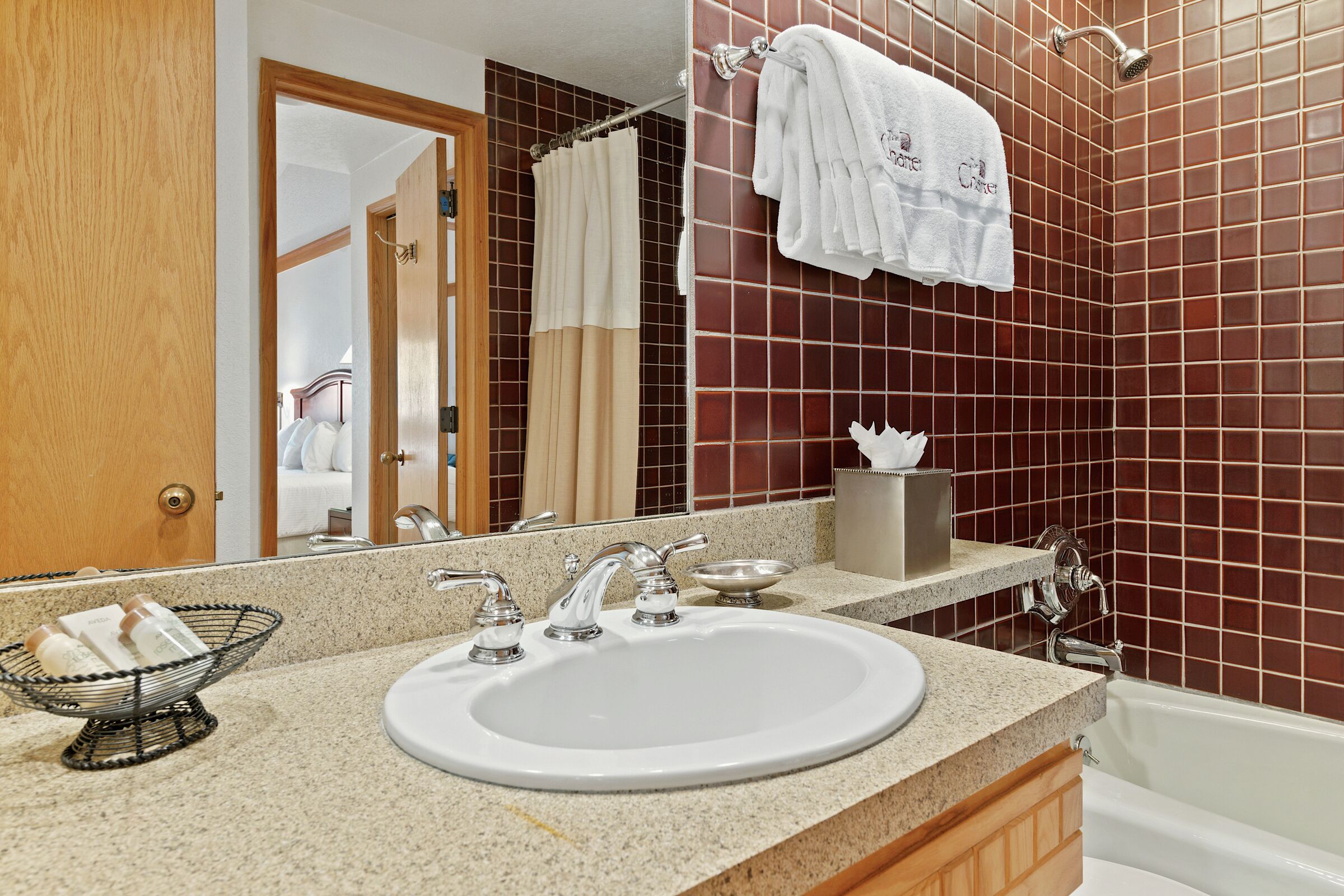 #D410 - Ensuite Bathroom