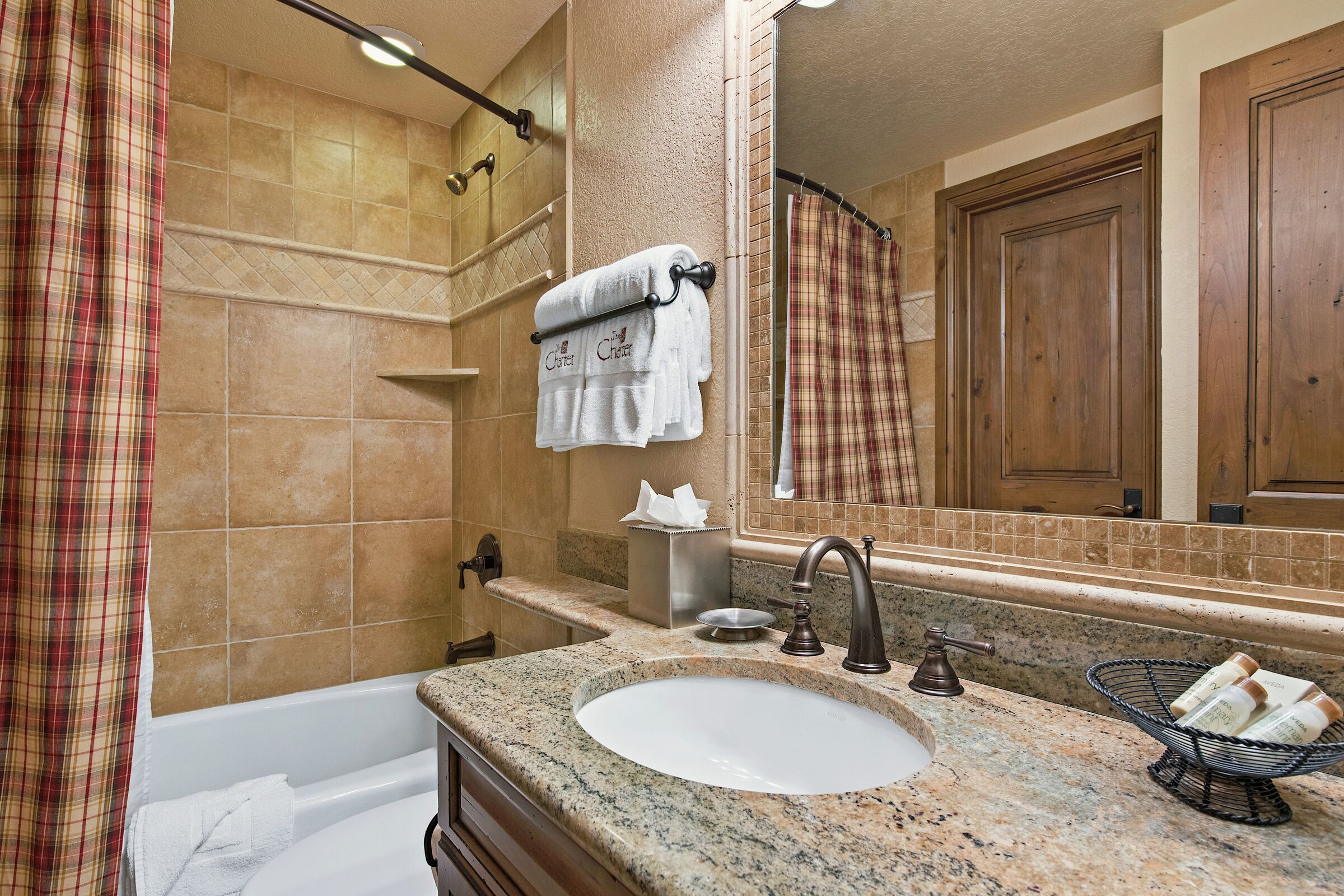 #D470 - Ensuite Bathroom