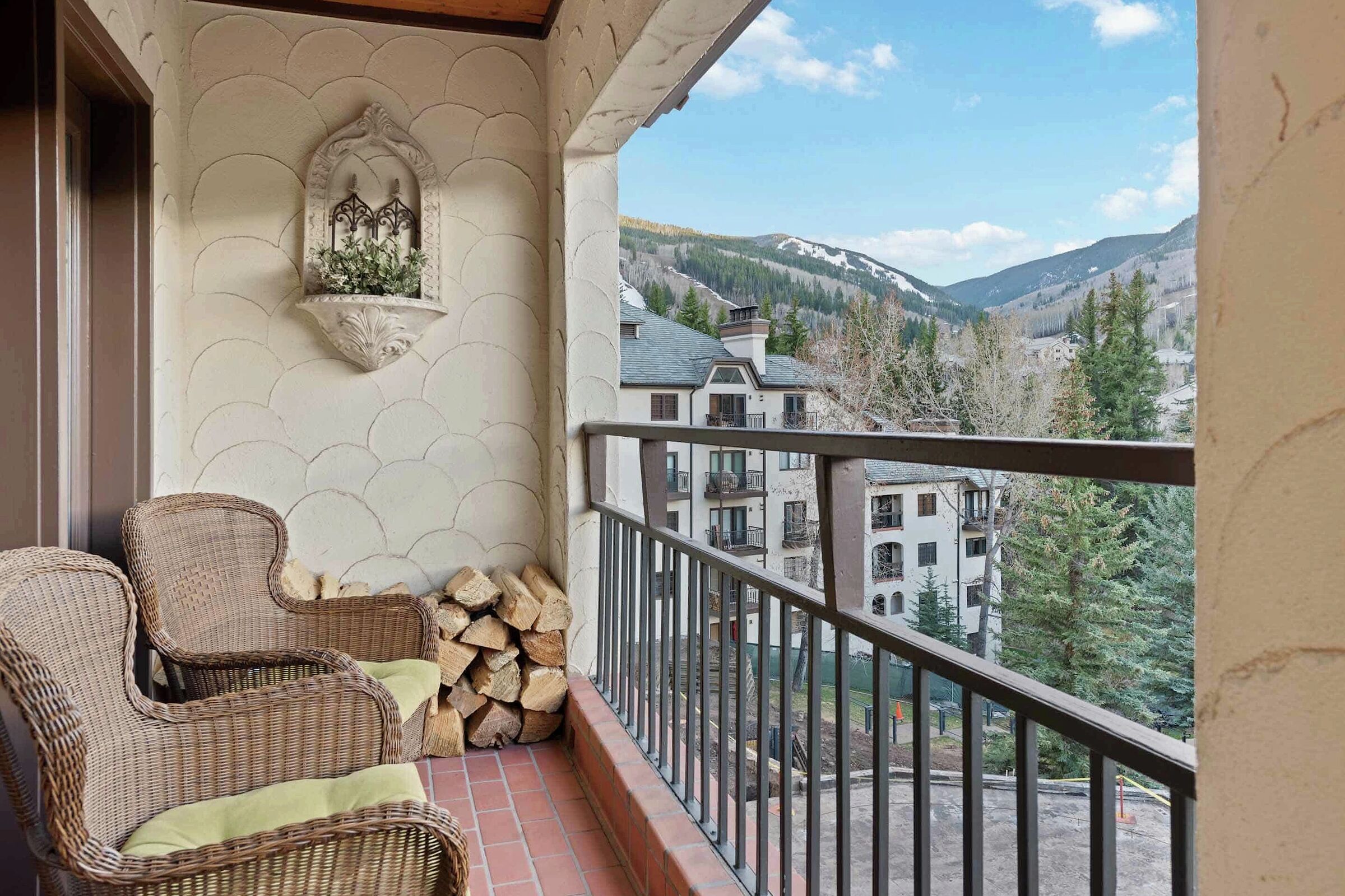 #D480 - Balcony