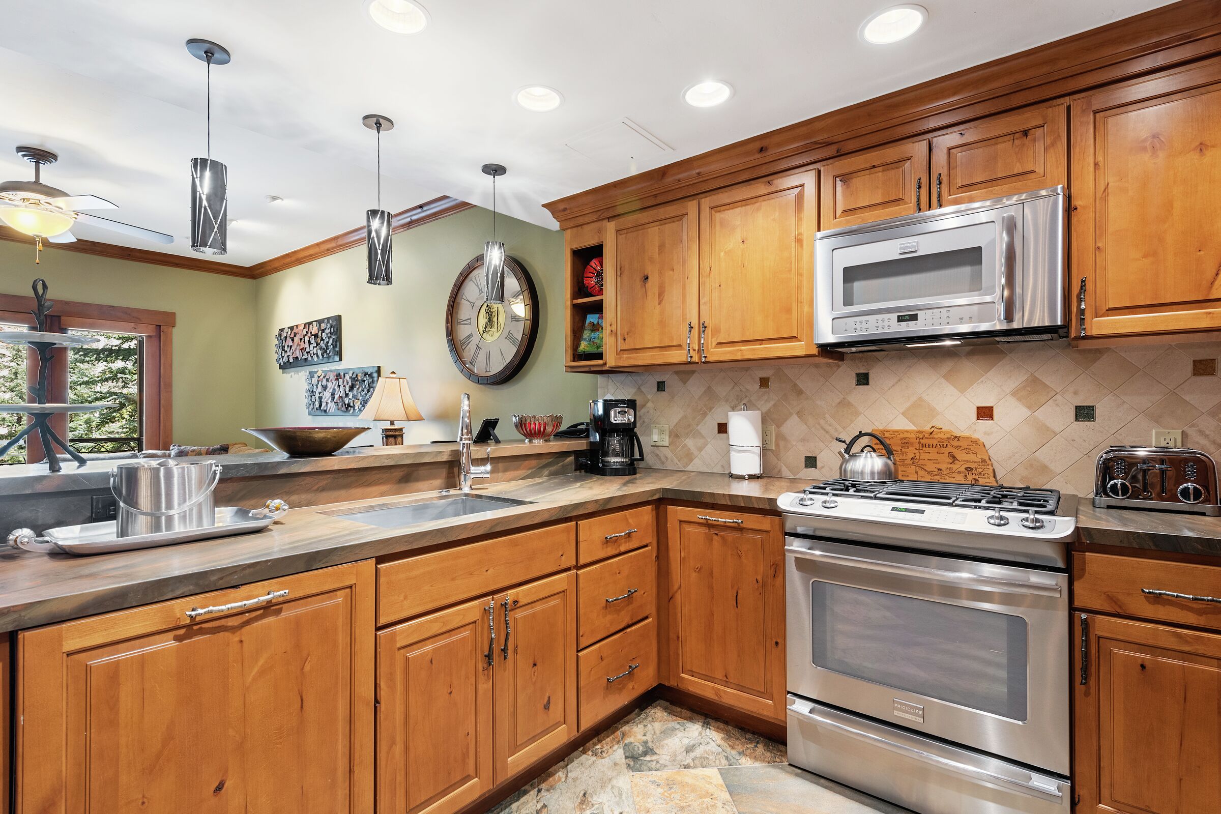 #E140 - Kitchen