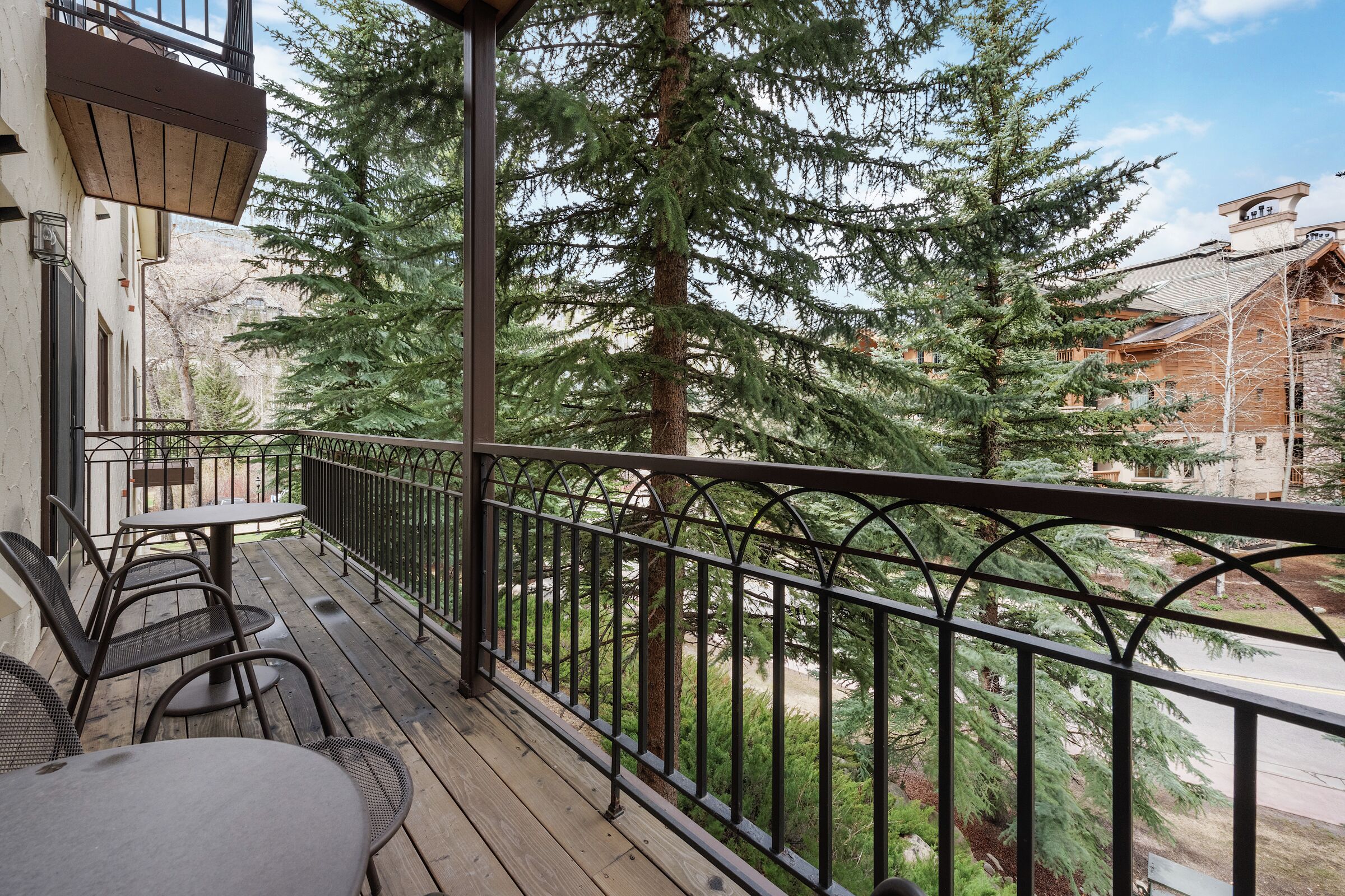 #E140 - Balcony