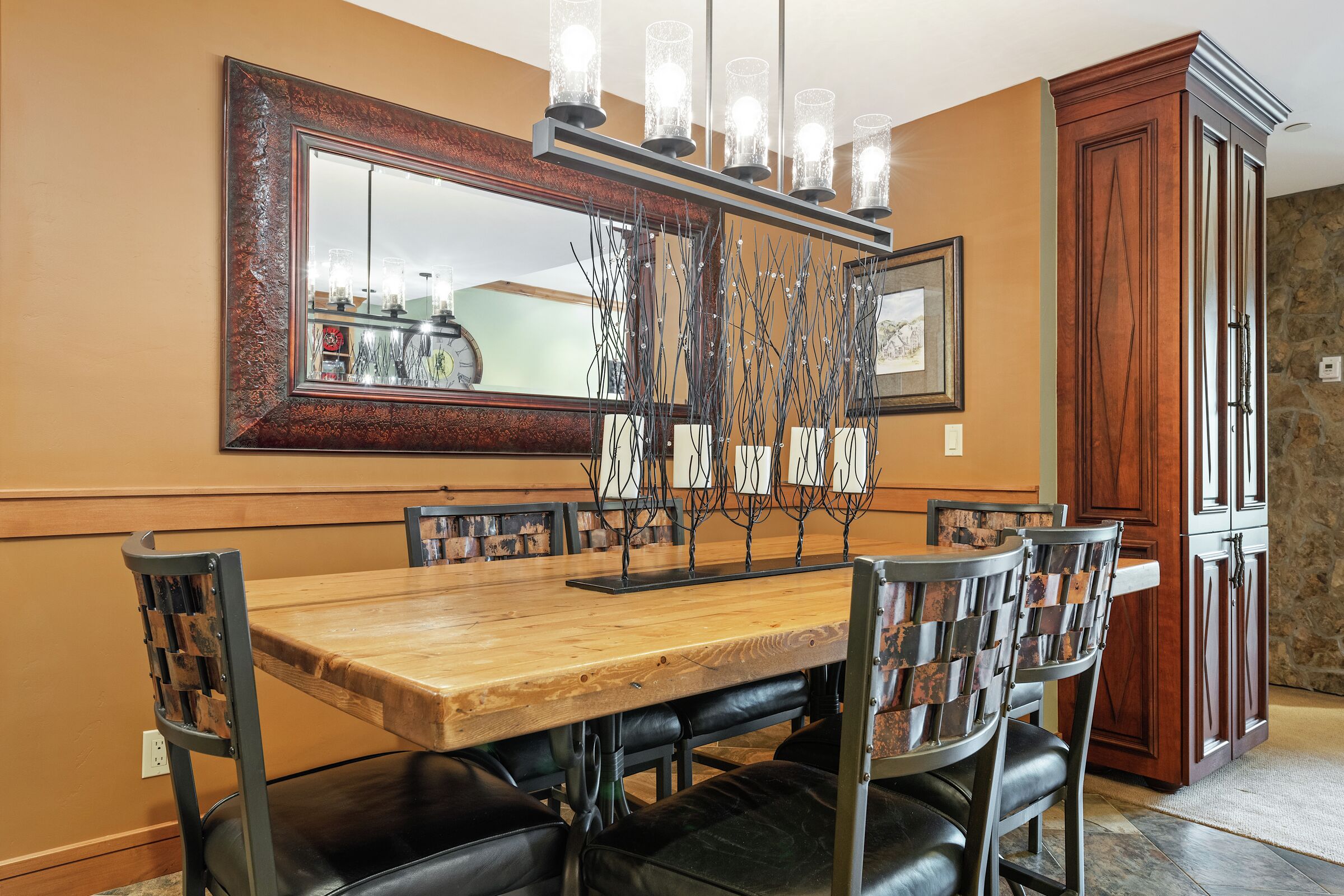 #E140 - Dining Area