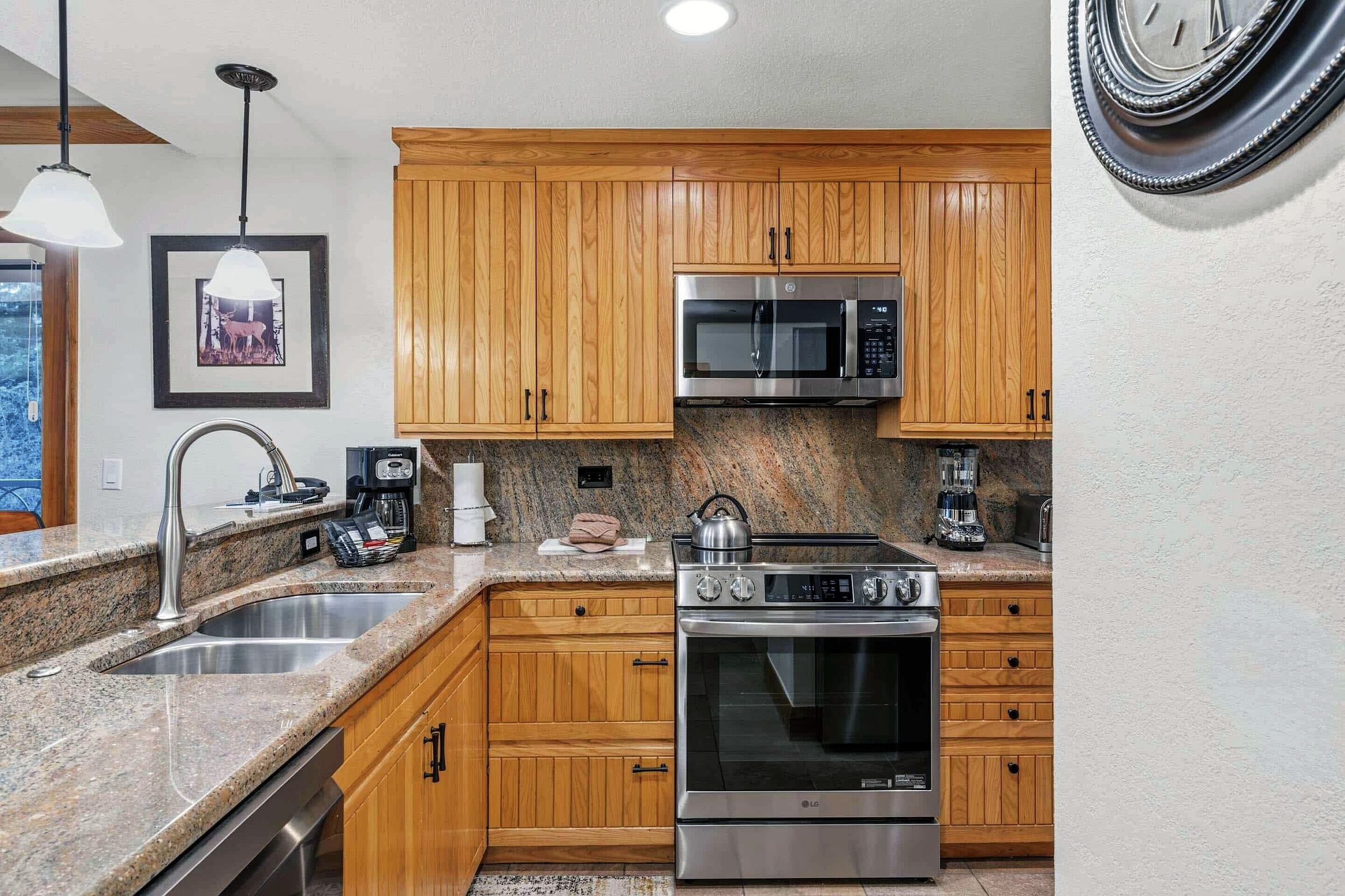 #E210 - Kitchen