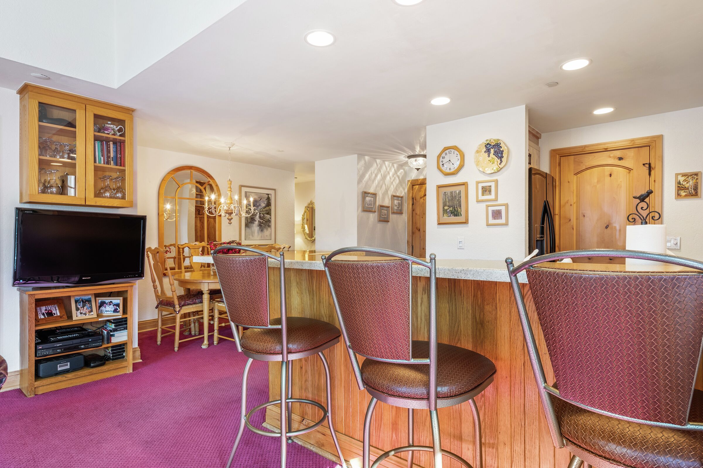#E220 - Kitchen Bar