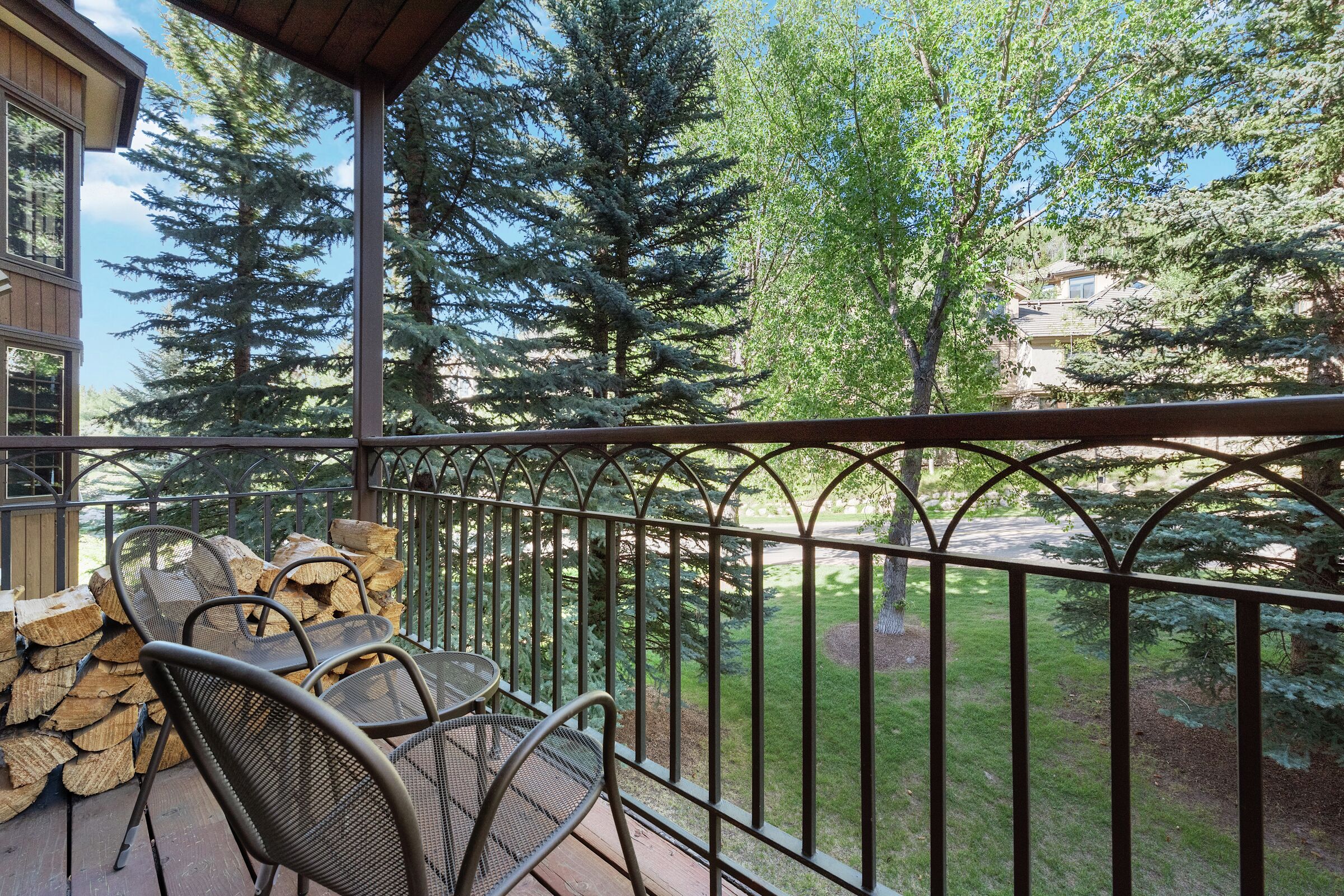 #G210 - Balcony