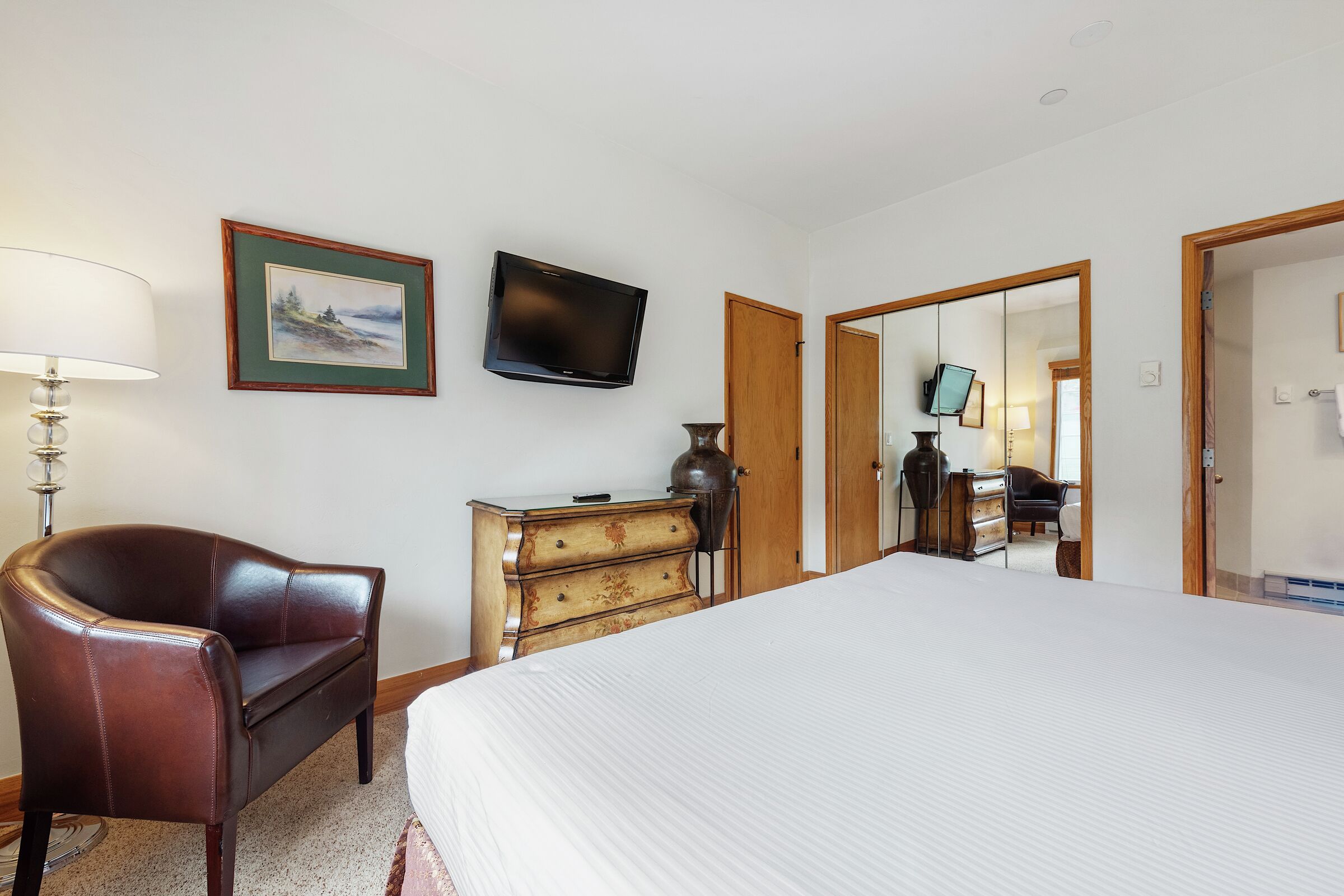 #E010 - Master Bedroom