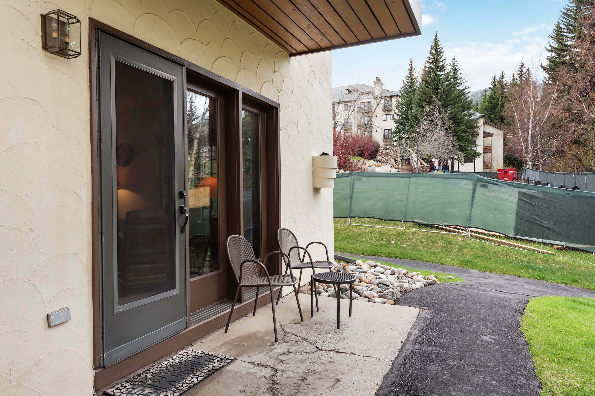 #E010 - Patio