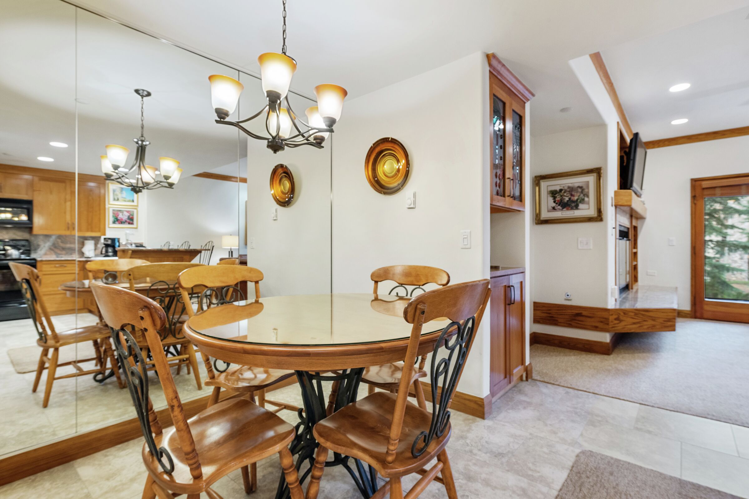 #E040 - Dining Area