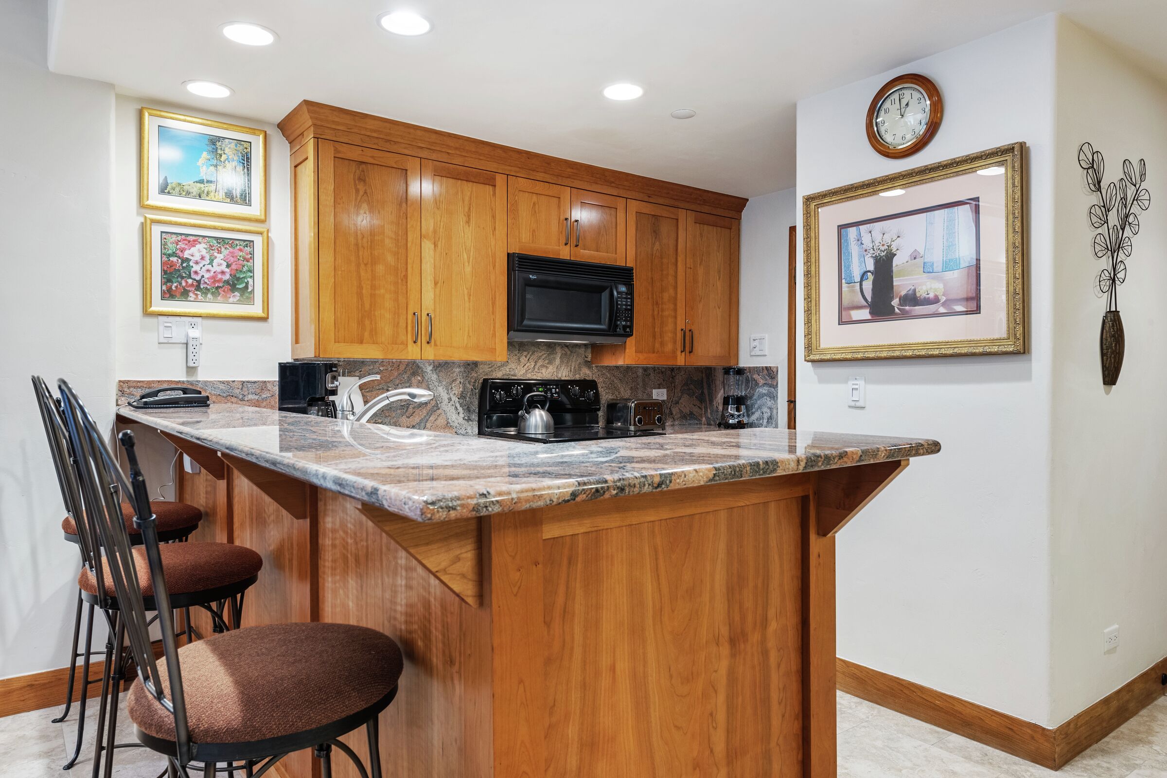 #E040 - Kitchen Bar