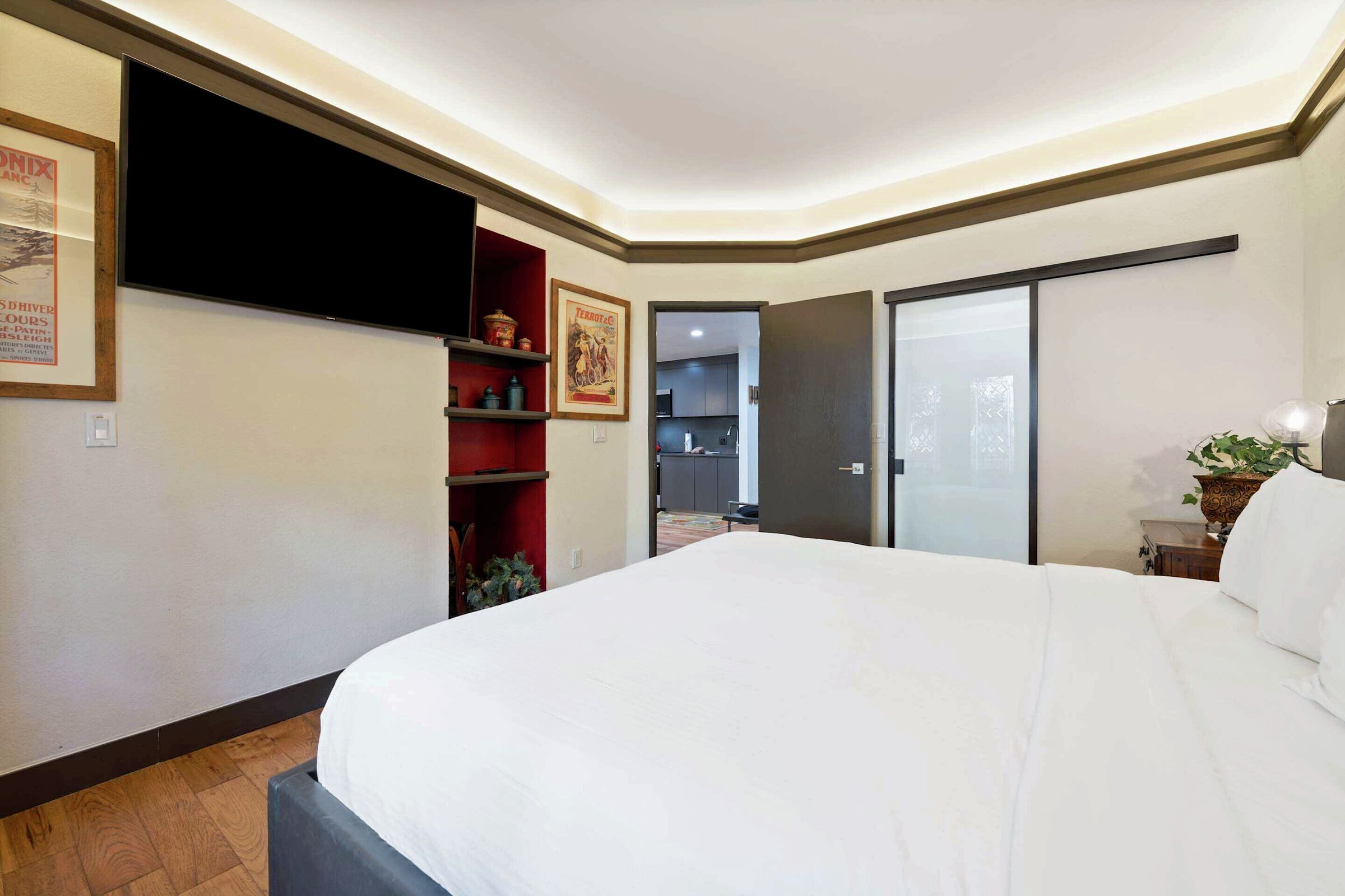 #B110 - Master Bedroom