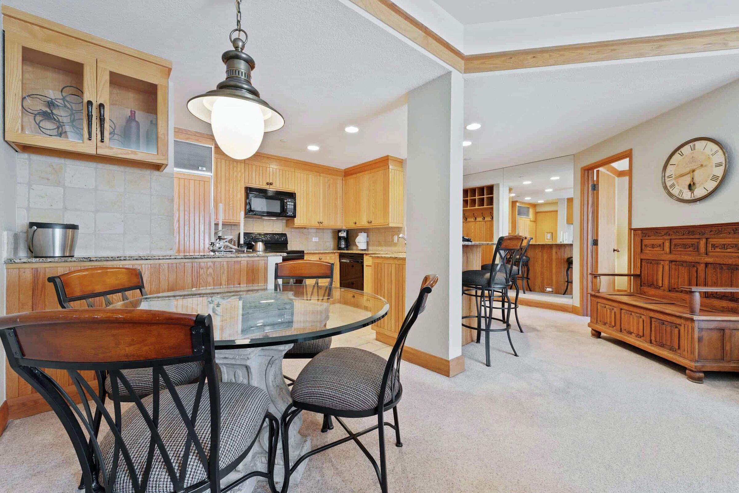 #F3105 - Dining Room & Kitchen