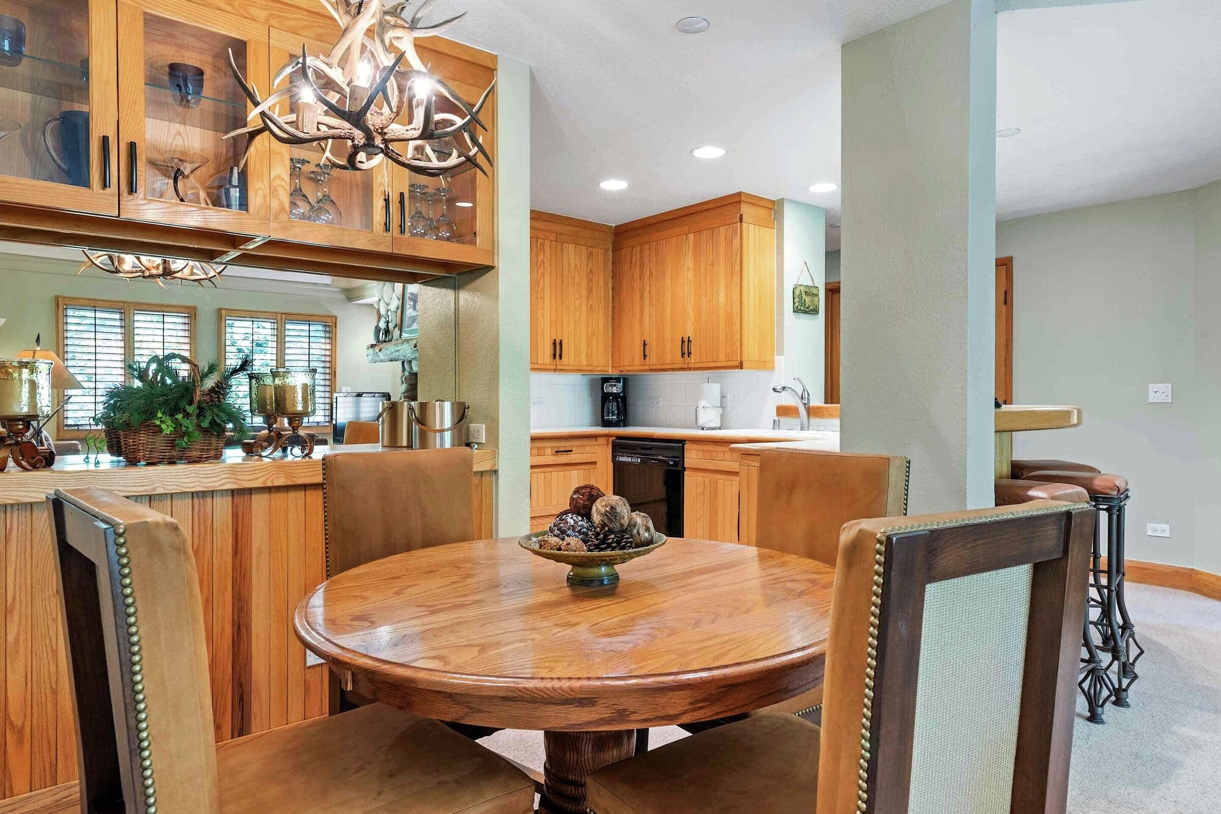 #B1405 - Dining Area