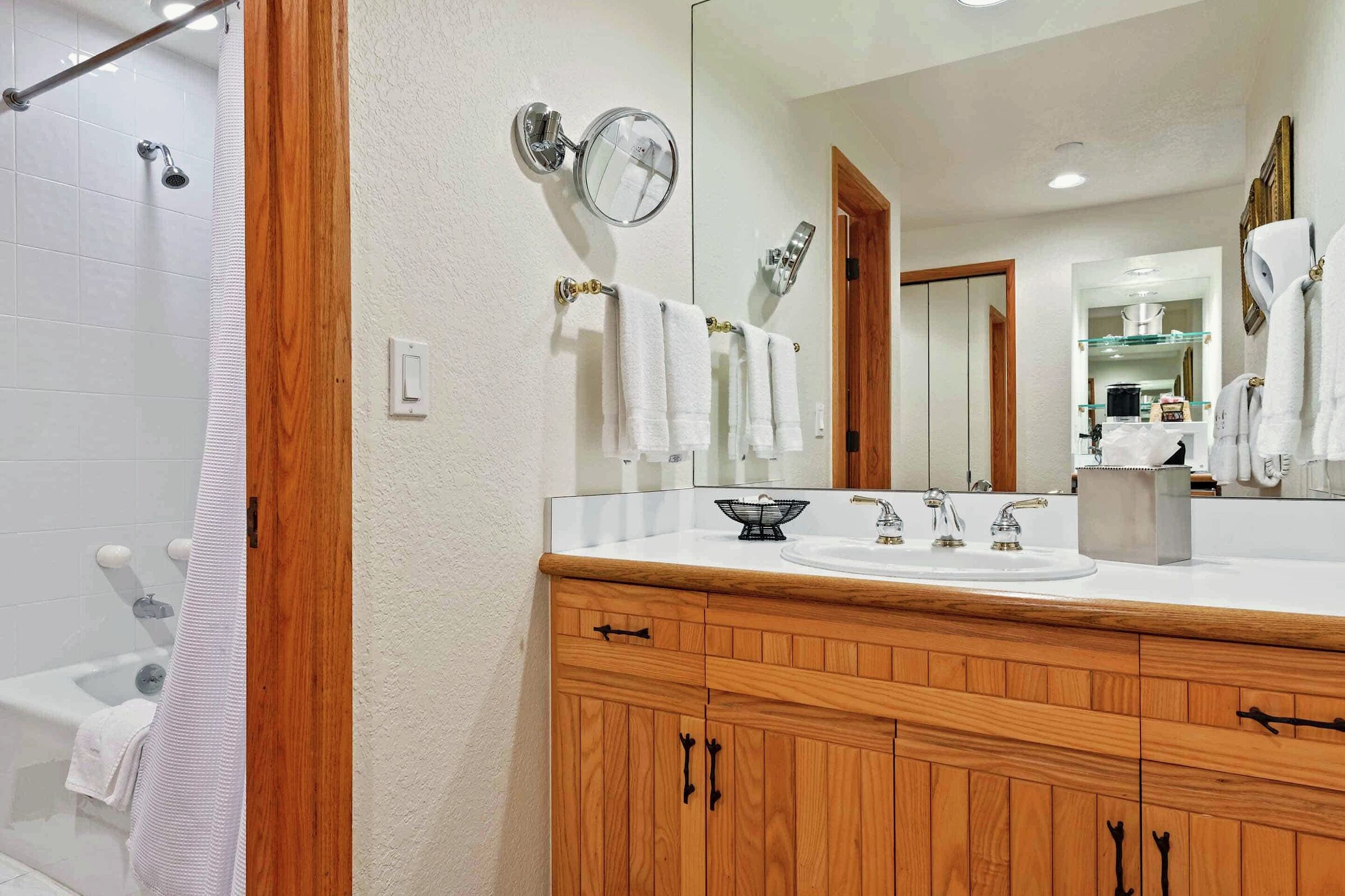 #C0105 - Master Ensuite Bathroom